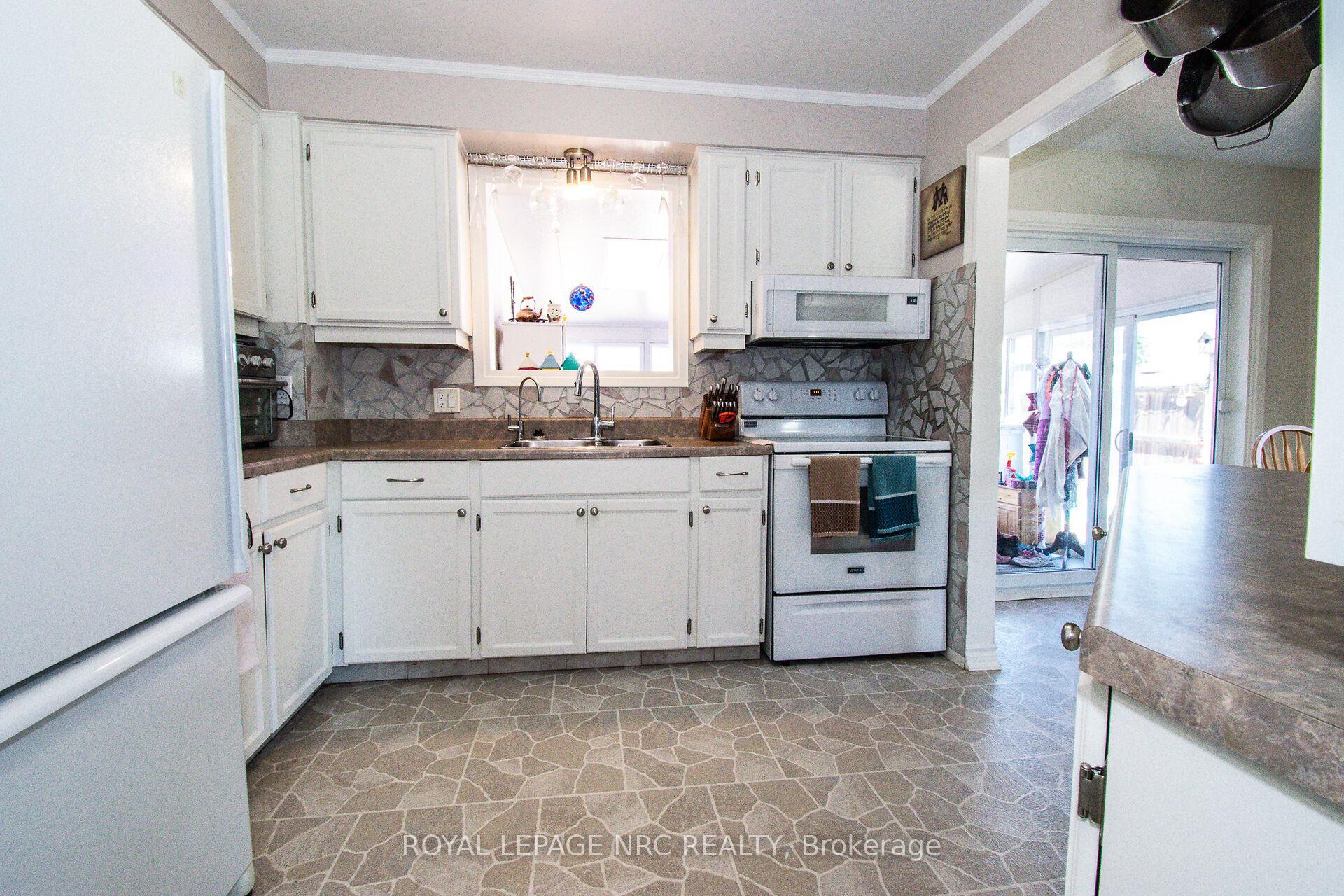 Photo 18 of 11 Exeter Drive, St. Catharines, Oakdale — HOMEH