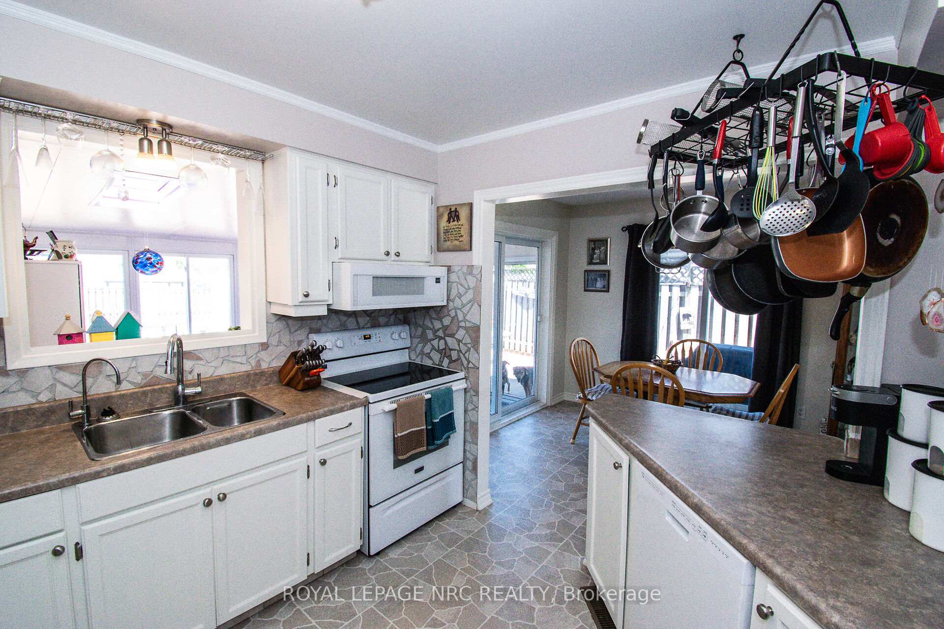 Photo 19 of 11 Exeter Drive, St. Catharines, Oakdale — HOMEH
