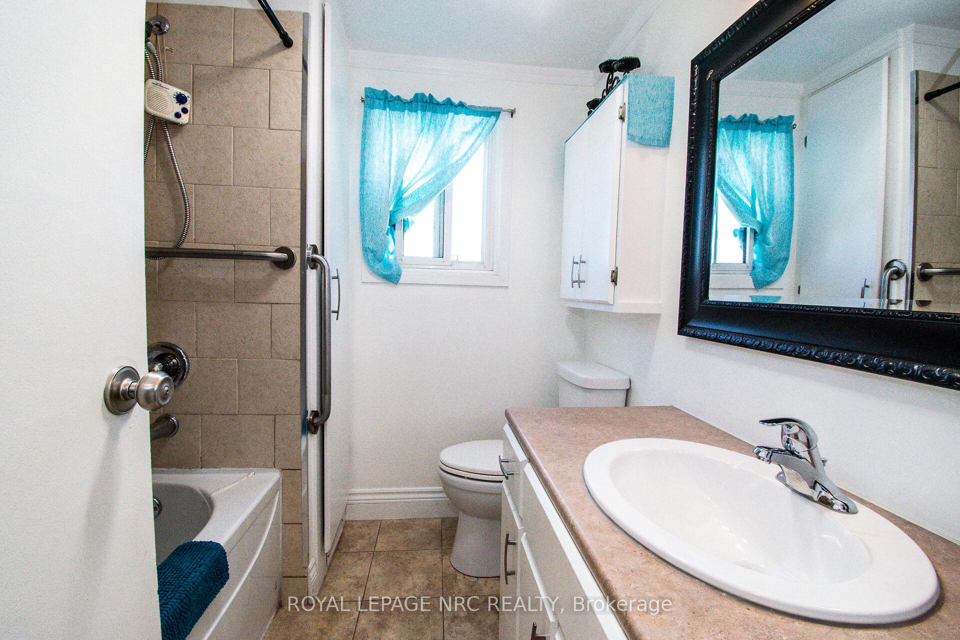 Photo 31 of 11 Exeter Drive, St. Catharines, Oakdale — HOMEH