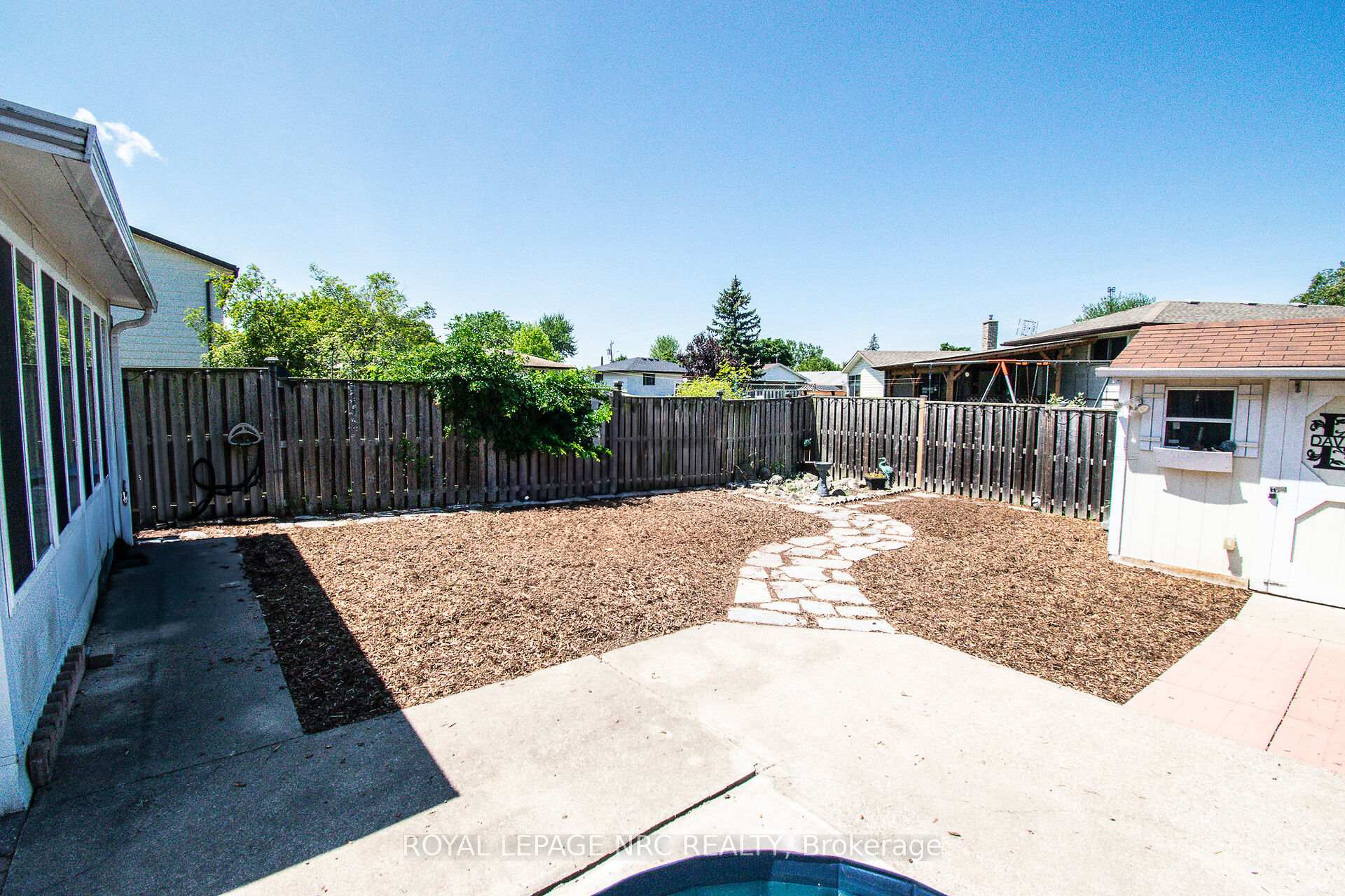 Photo 41 of 11 Exeter Drive, St. Catharines, Oakdale — HOMEH