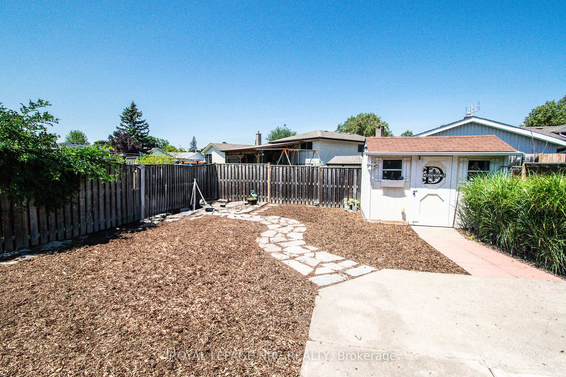 Photo 42 of 11 Exeter Drive, St. Catharines, Oakdale — HOMEH