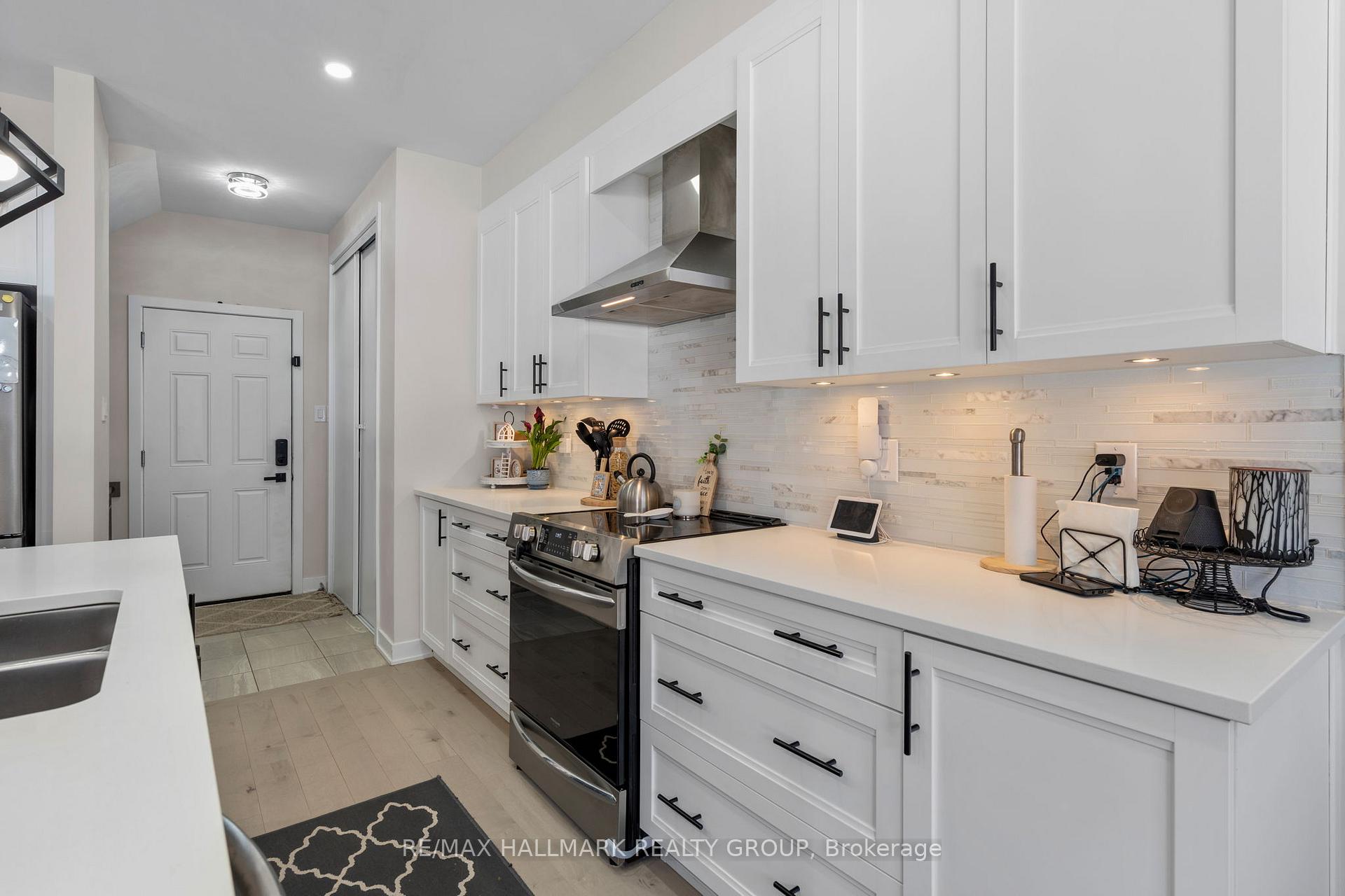 Photo 18 of 1015 Keeper Heights, Ottawa, Goulbourn Twp From Franktown Rd/South To Rideau — HOMEH