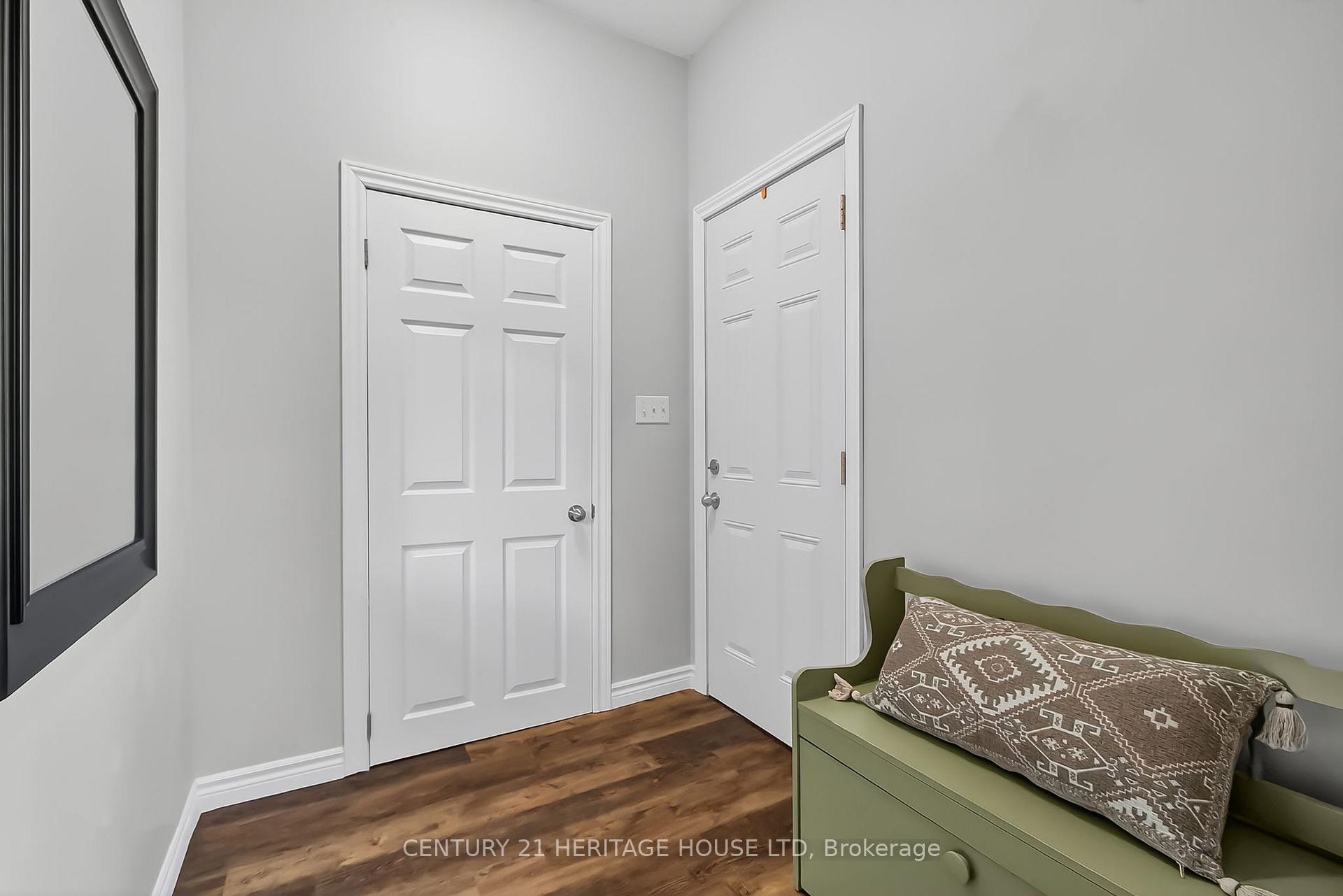 Photo 2 of 61 Regent Street S, St. Thomas — HOMEH