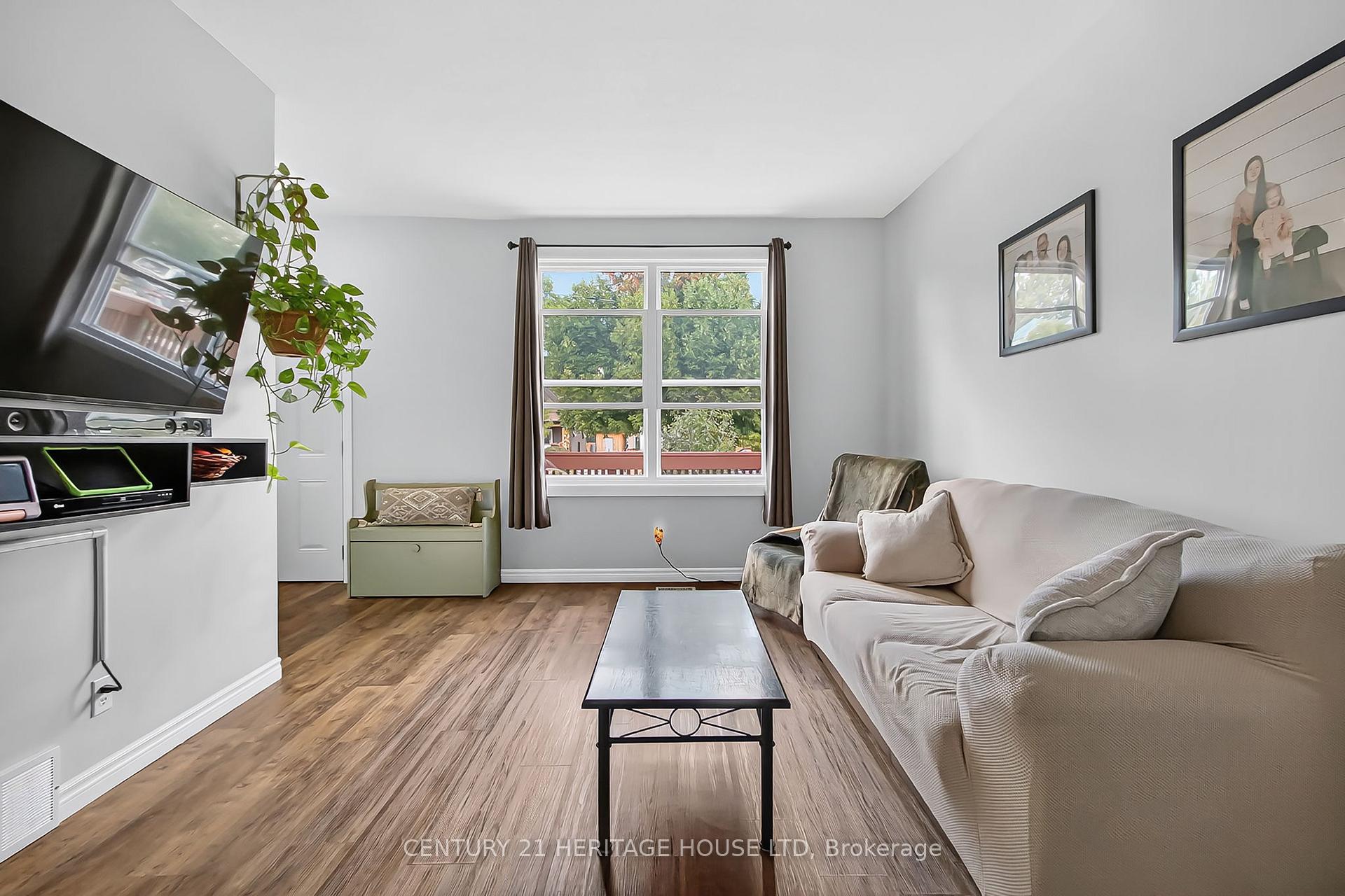 Photo 4 of 61 Regent Street S, St. Thomas — HOMEH