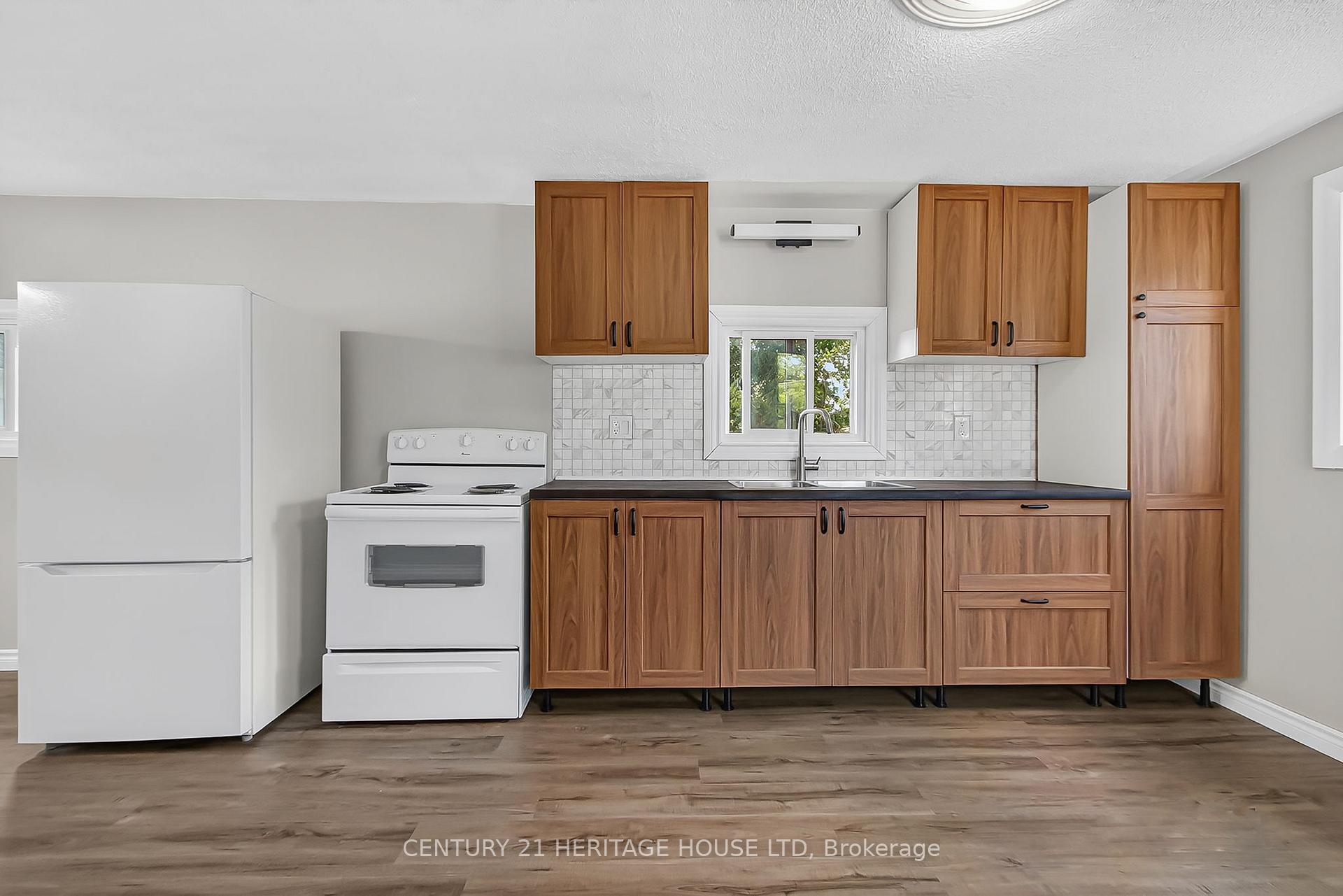 Photo 32 of 61 Regent Street S, St. Thomas — HOMEH