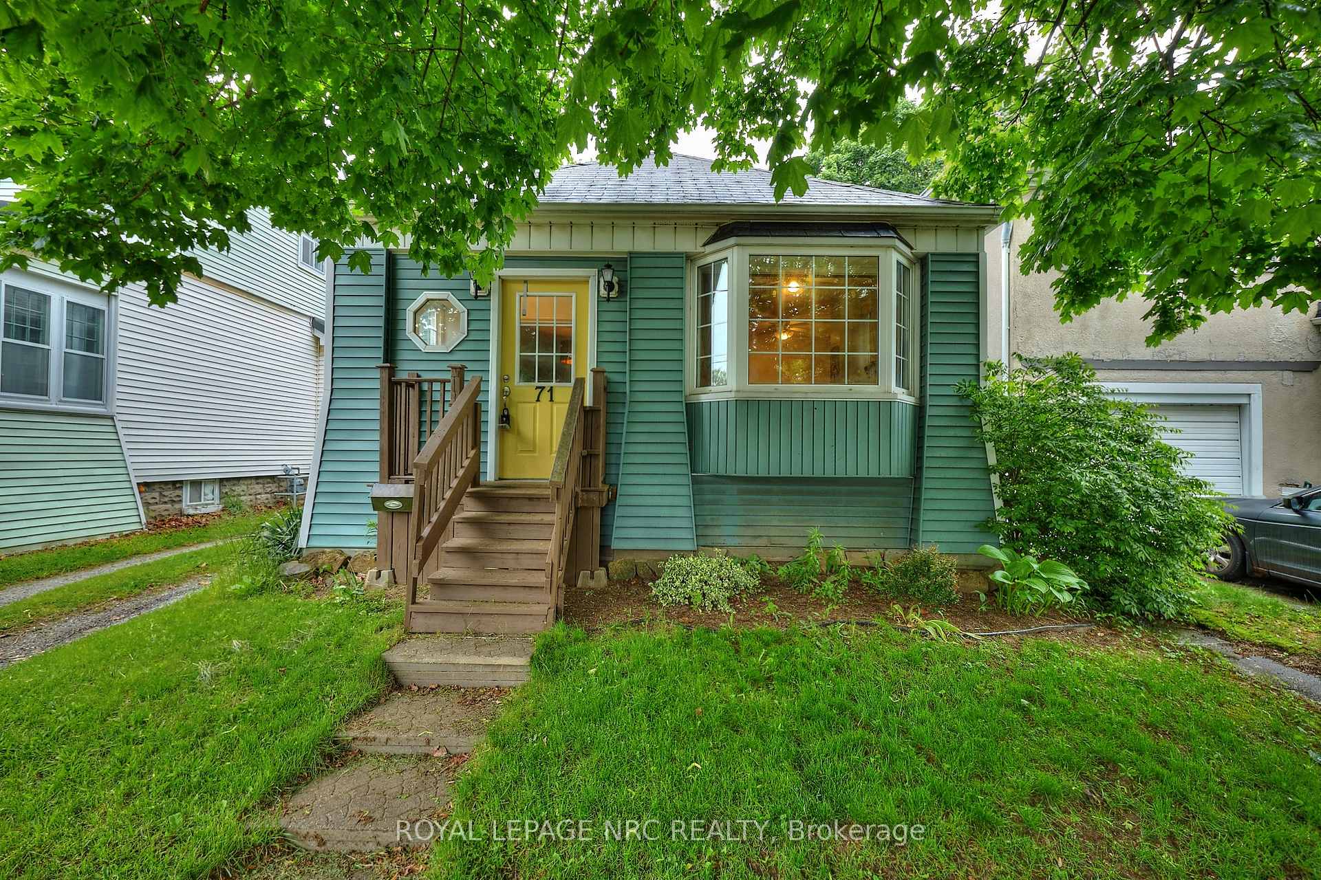 Front of 71 Dufferin Street