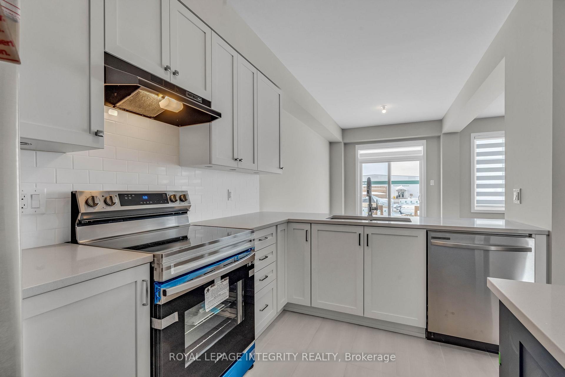 Photo 8 of 505 Oldenburg Avenue, Ottawa, Btwn Franktown Rd. & Fallowfield Rd. — HOMEH