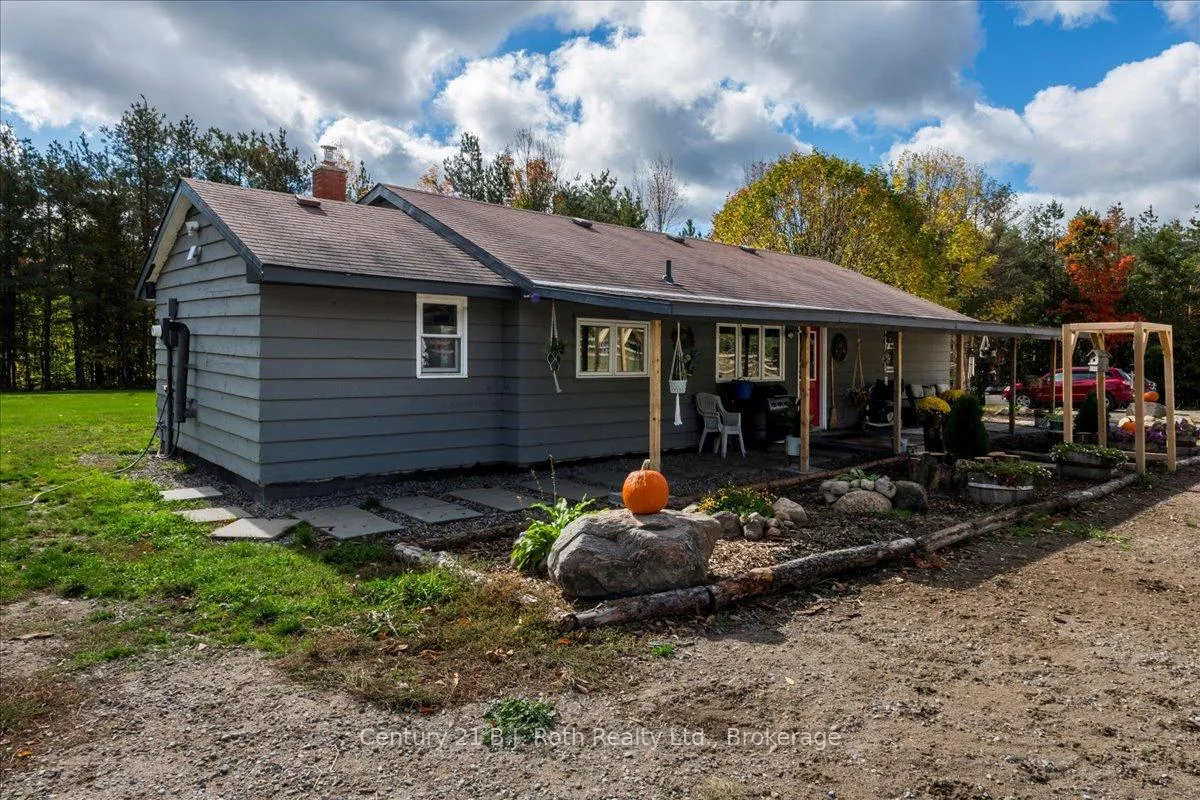 Photo 2 of 2286 Flos Ten Road E, Springwater, Rural Springwater — HOMEH