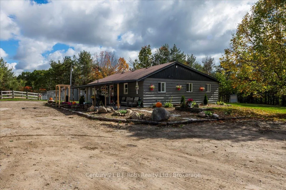 Photo 4 of 2286 Flos Ten Road E, Springwater, Rural Springwater — HOMEH