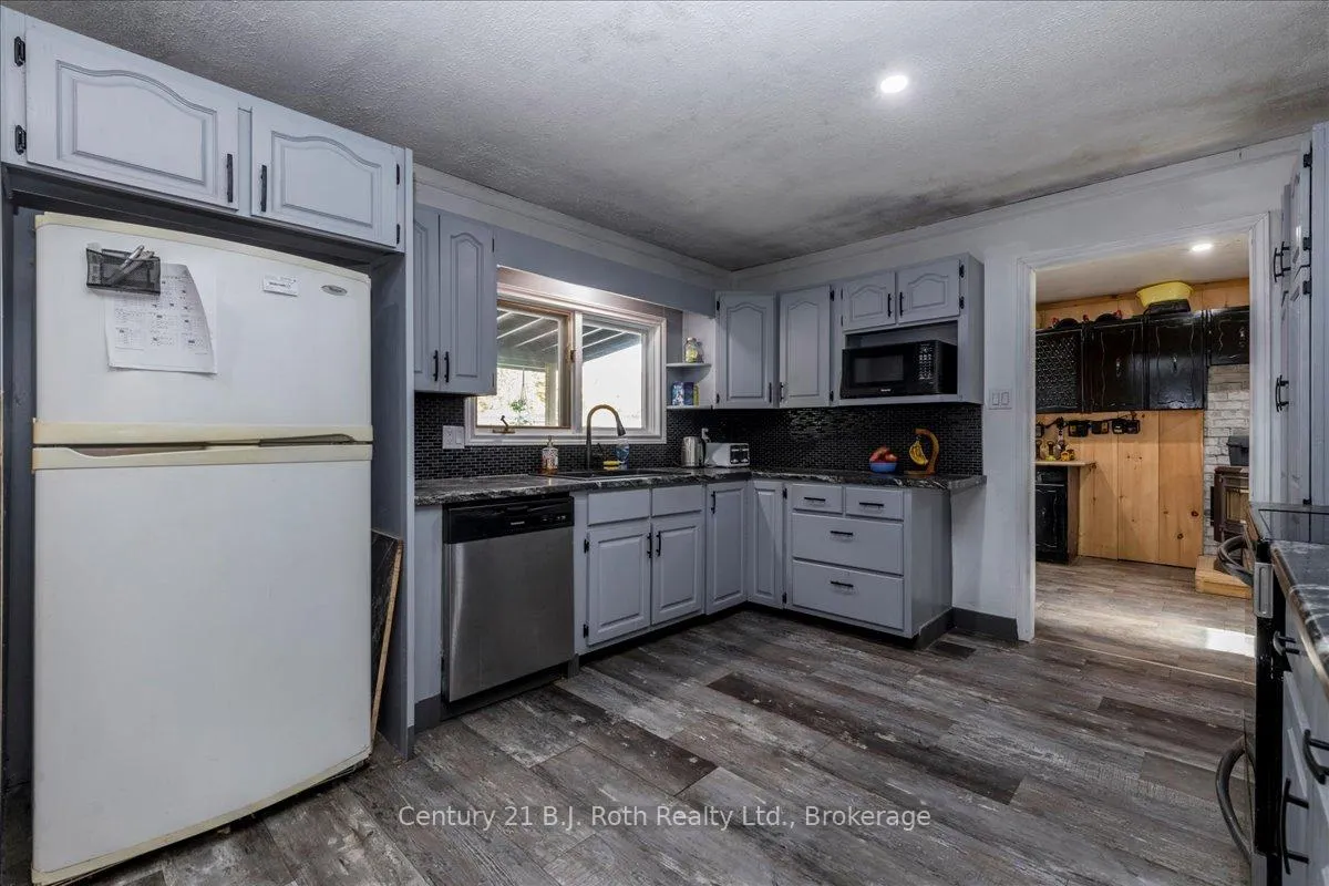 Photo 9 of 2286 Flos Ten Road E, Springwater, Rural Springwater — HOMEH