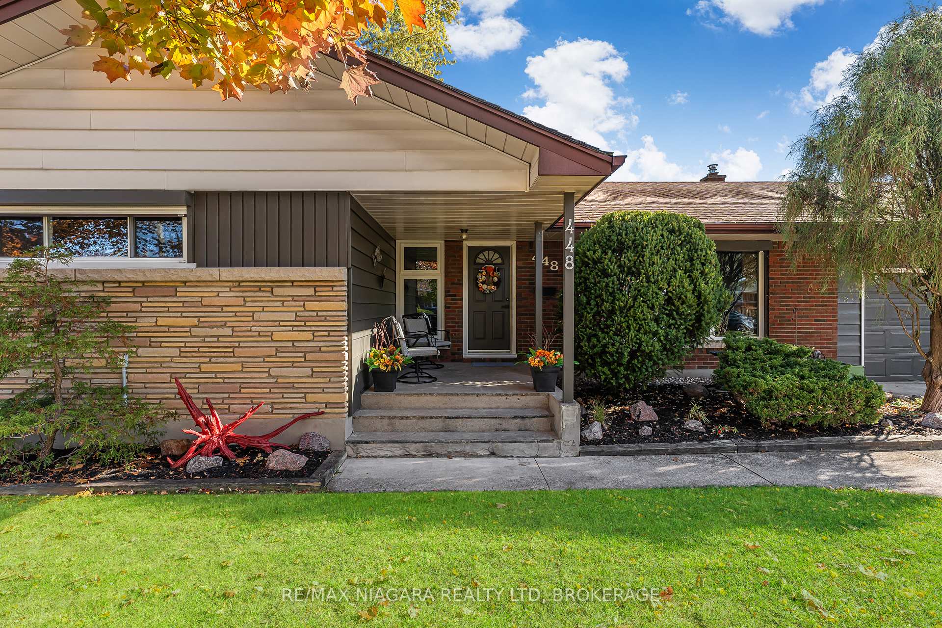 Photo 3 of 448 Bunting Road, St. Catharines, Carlton/Bunting — HOMEH