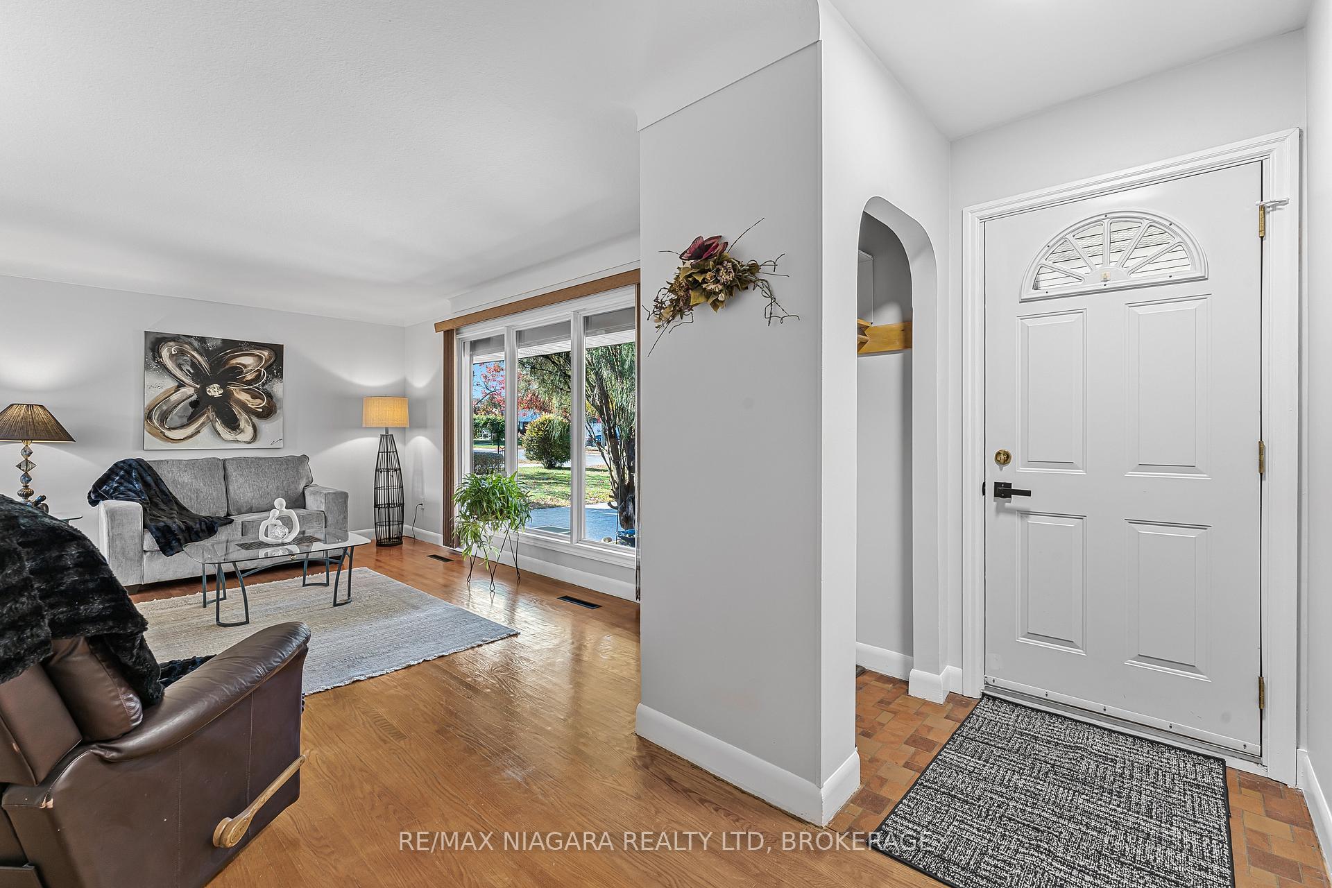 Photo 6 of 448 Bunting Road, St. Catharines, Carlton/Bunting — HOMEH