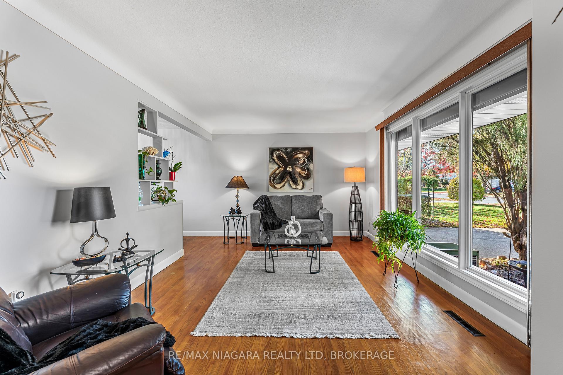 Photo 7 of 448 Bunting Road, St. Catharines, Carlton/Bunting — HOMEH