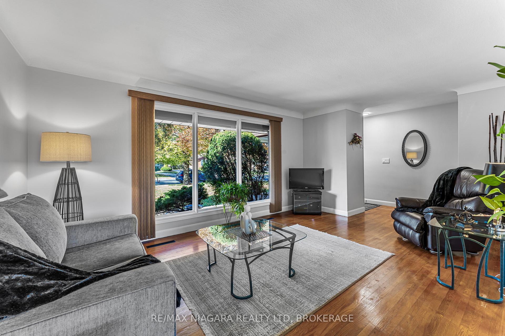 Photo 9 of 448 Bunting Road, St. Catharines, Carlton/Bunting — HOMEH