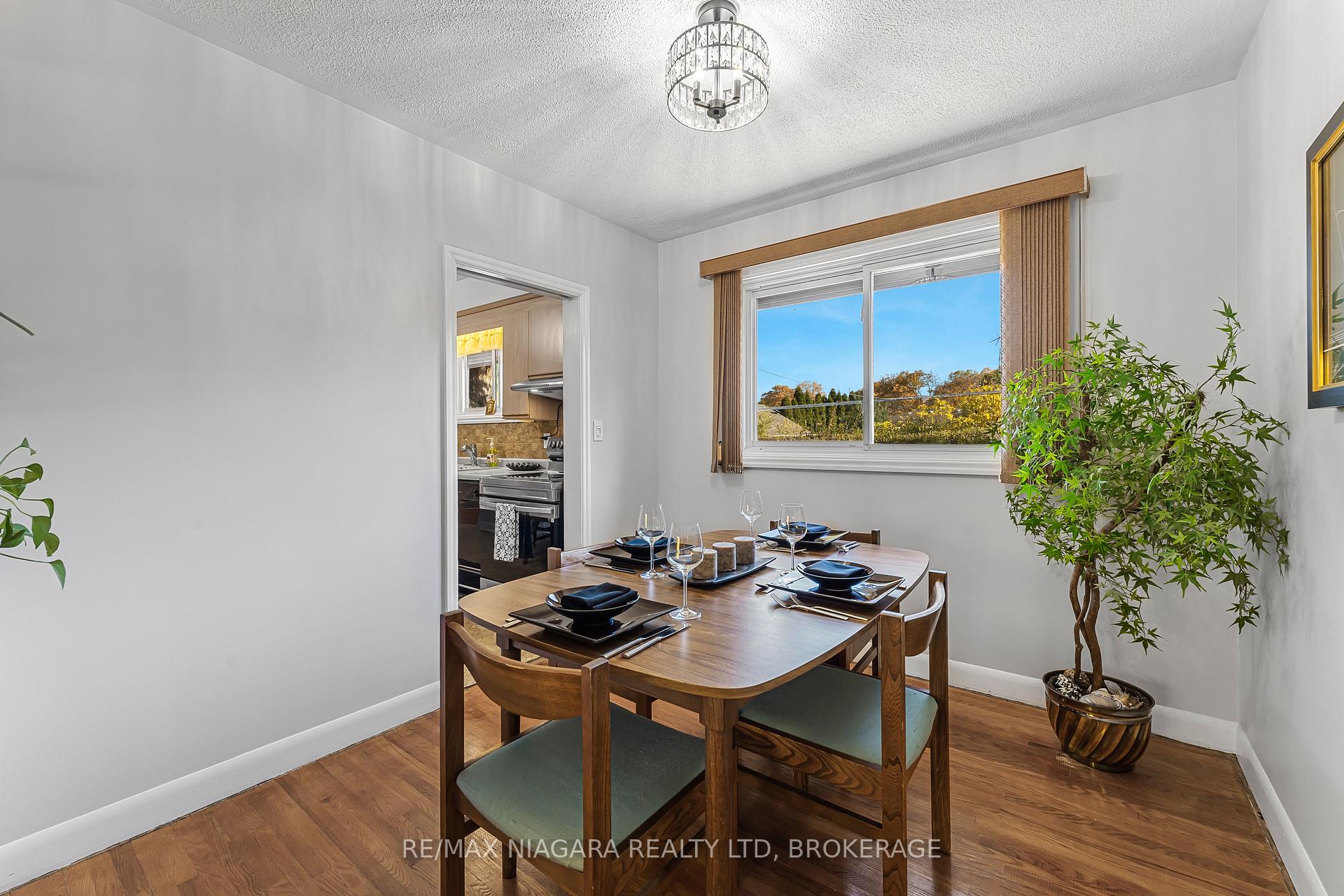 Photo 10 of 448 Bunting Road, St. Catharines, Carlton/Bunting — HOMEH