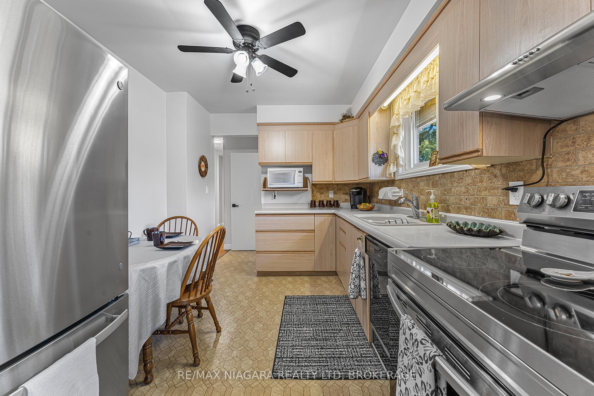 Photo 12 of 448 Bunting Road, St. Catharines, Carlton/Bunting — HOMEH