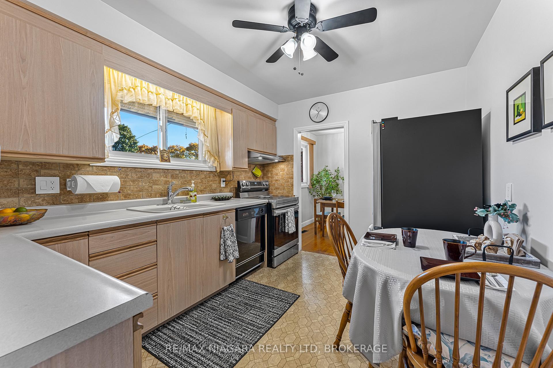 Photo 13 of 448 Bunting Road, St. Catharines, Carlton/Bunting — HOMEH