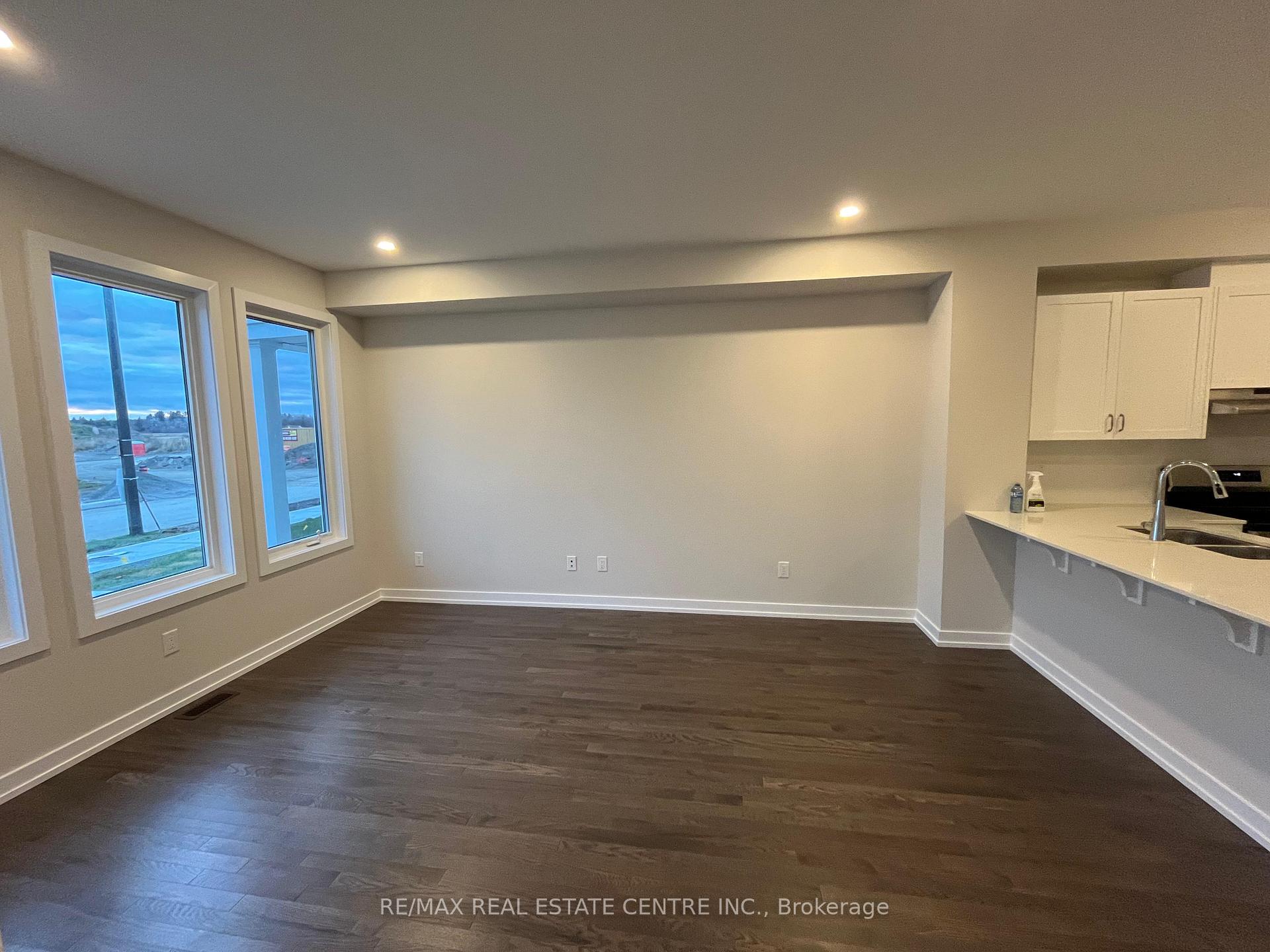 Photo 2 of 536 Oldenburg Avenue, Ottawa, Btwn Franktown Rd. & Fallowfield Rd. — HOMEH