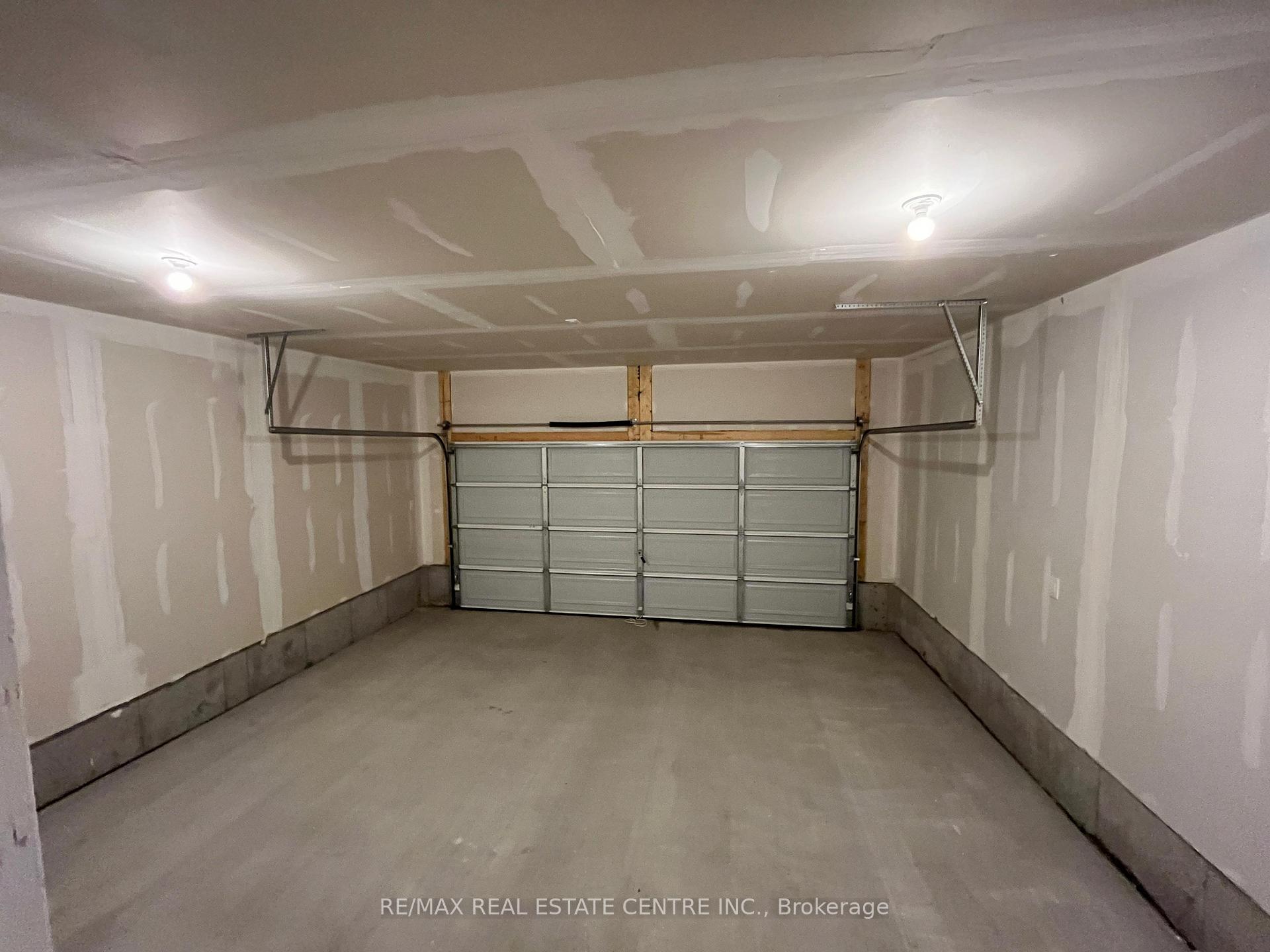 Photo 13 of 536 Oldenburg Avenue, Ottawa, Btwn Franktown Rd. & Fallowfield Rd. — HOMEH
