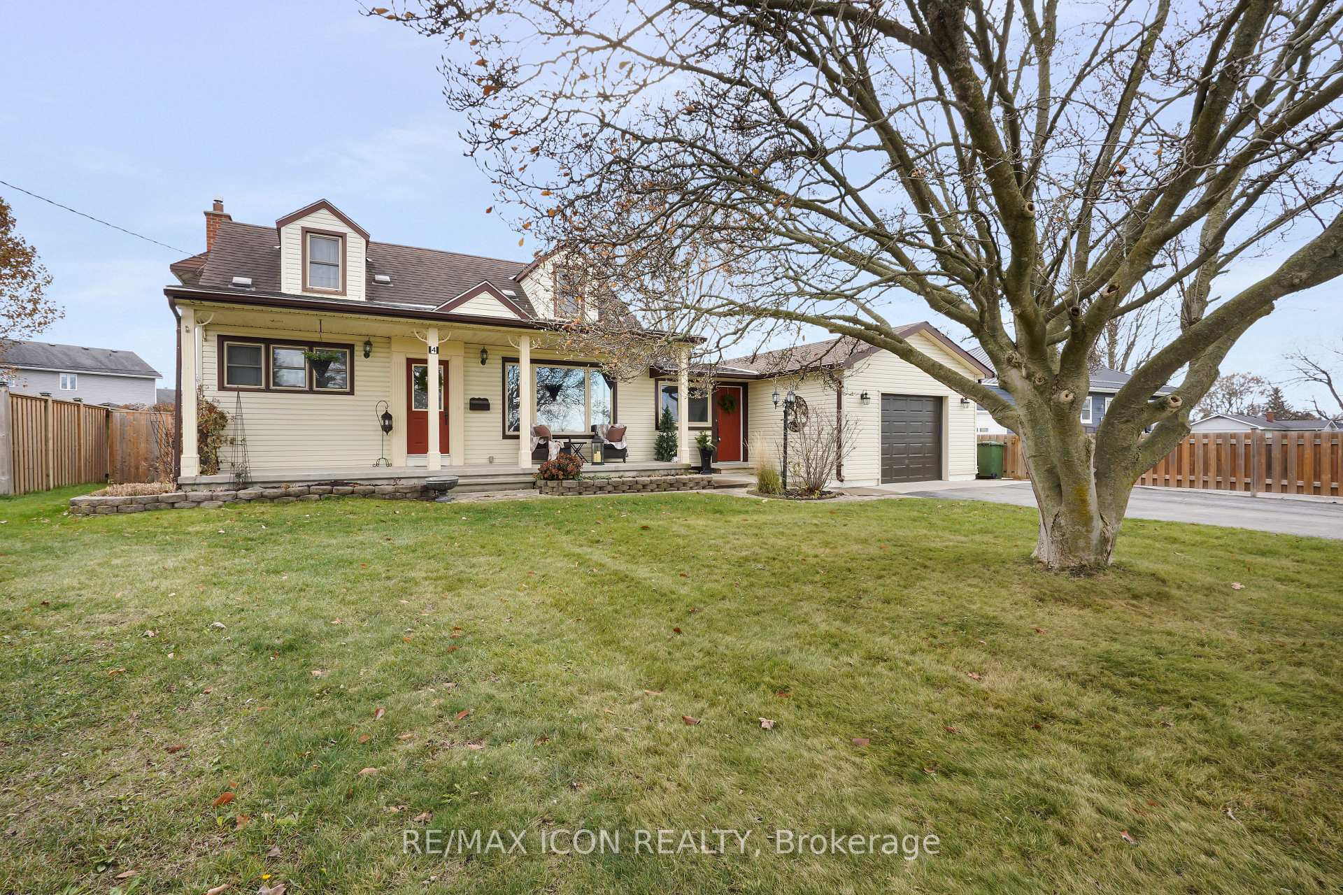 Photo 3 of 4 Sinclair Avenue, St. Thomas — HOMEH