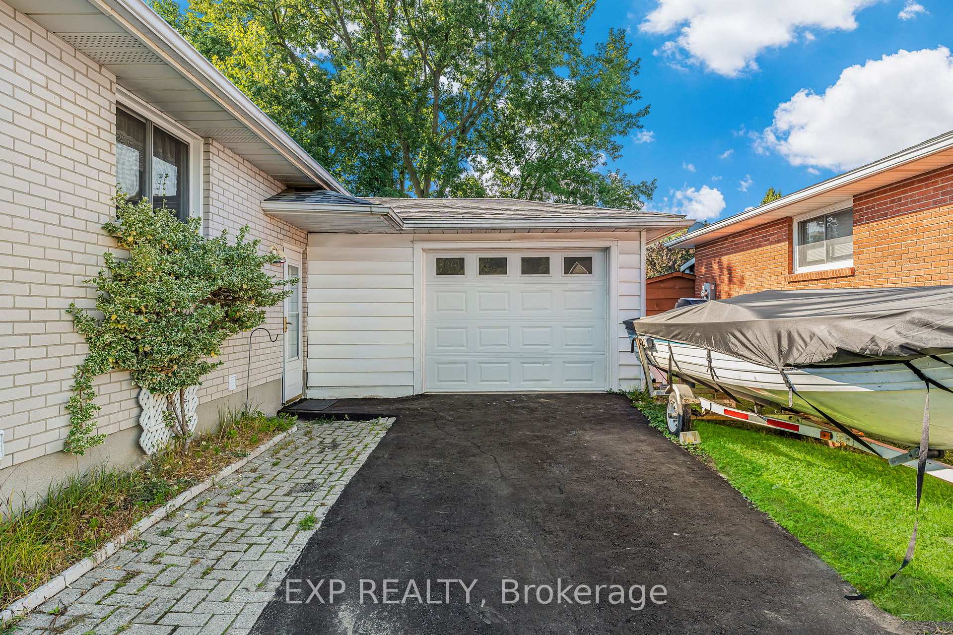 Photo 3 of 27 Locke Avenue, St. Thomas — HOMEH