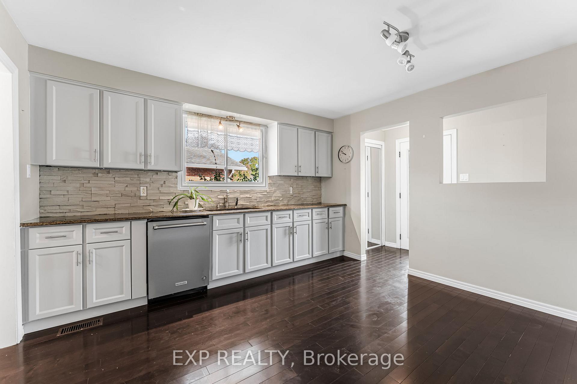 Photo 9 of 27 Locke Avenue, St. Thomas — HOMEH
