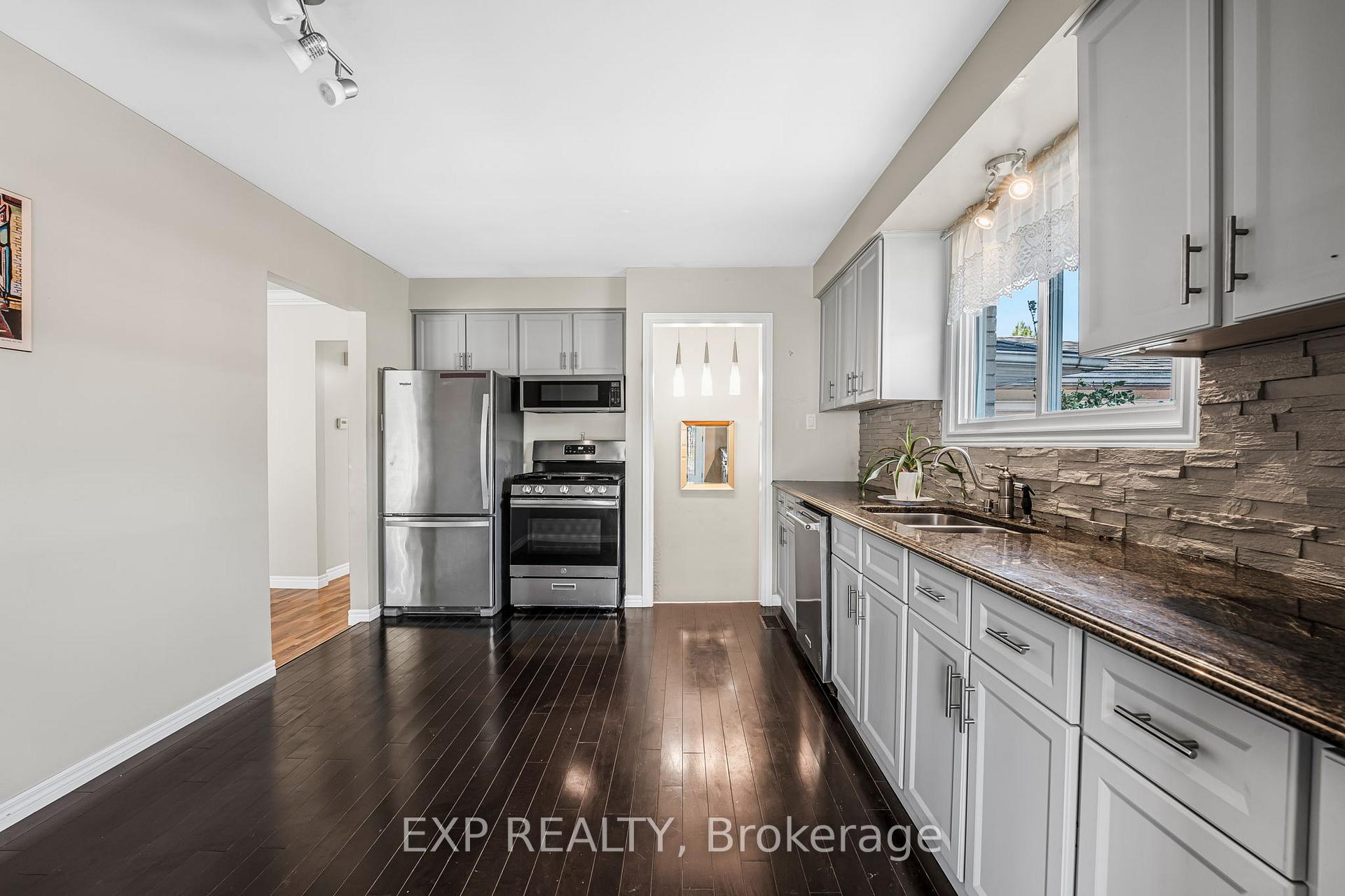 Photo 10 of 27 Locke Avenue, St. Thomas — HOMEH