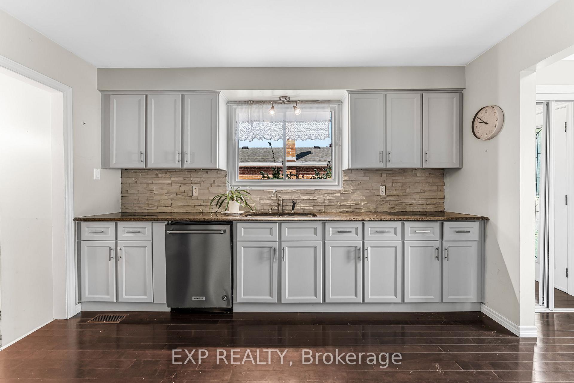 Photo 11 of 27 Locke Avenue, St. Thomas — HOMEH