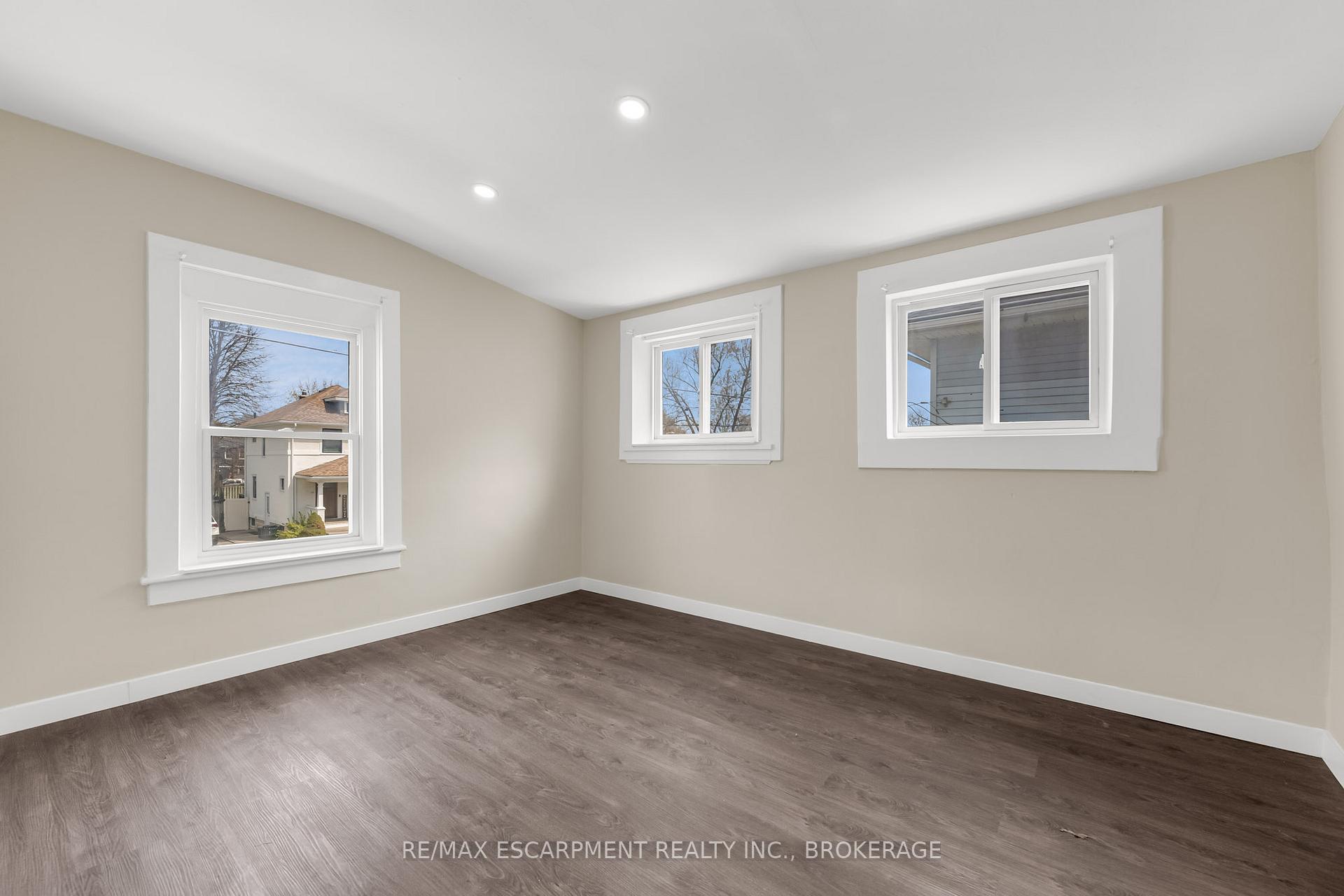 Photo 6 of Unit Upper, 26 Dacotah Street, St. Catharines, Downtown — HOMEH