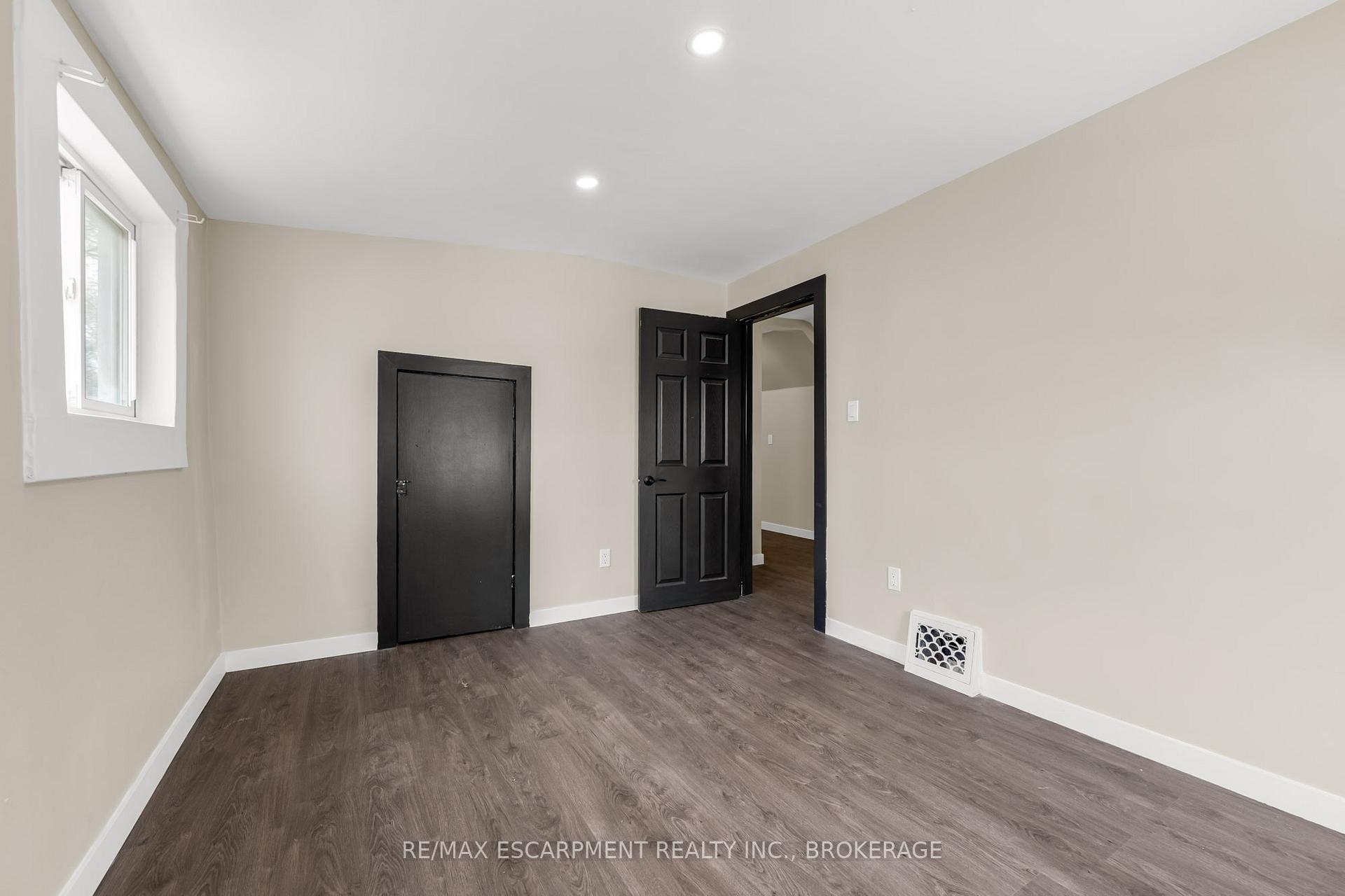 Photo 7 of Unit Upper, 26 Dacotah Street, St. Catharines, Downtown — HOMEH