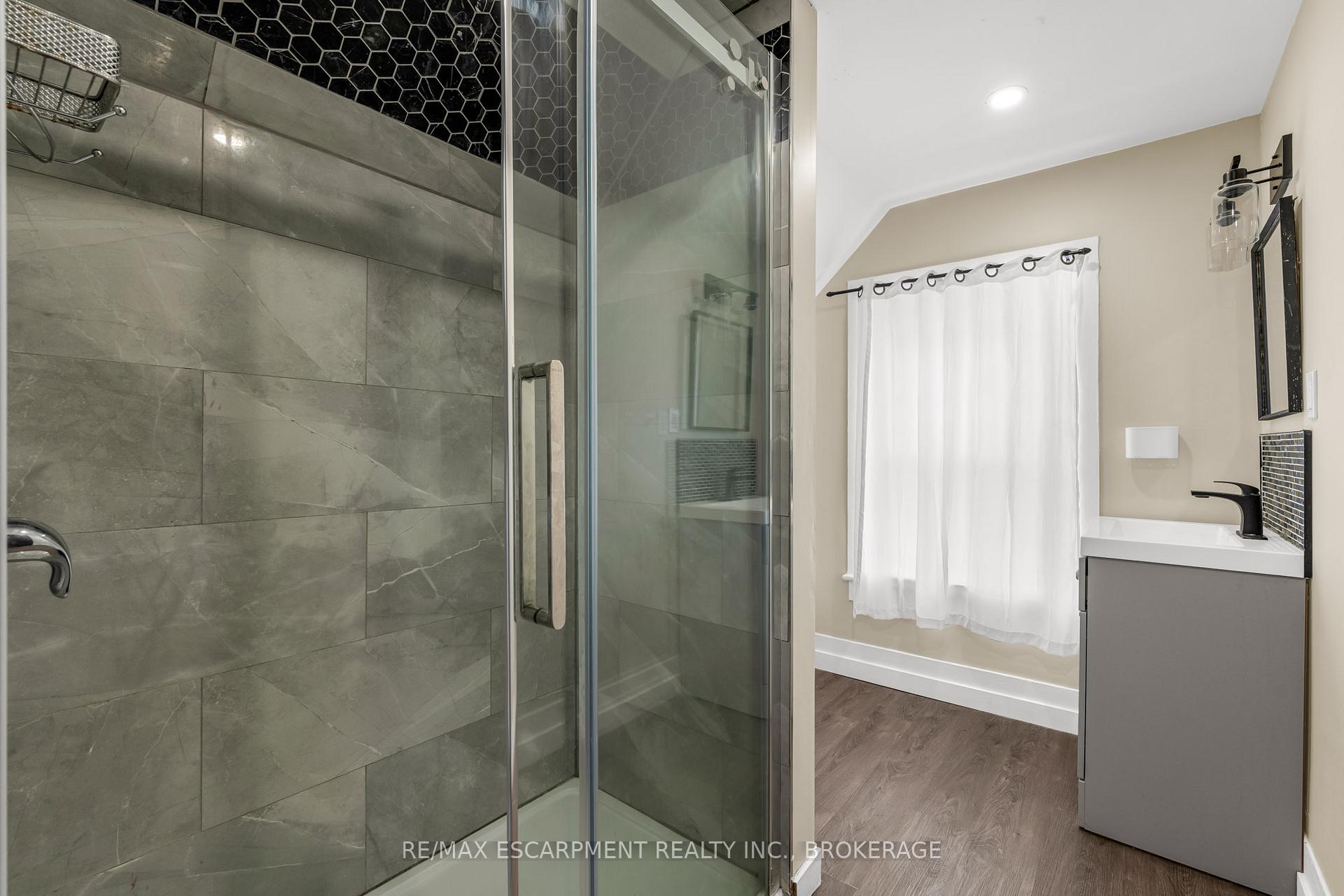 Photo 8 of Unit Upper, 26 Dacotah Street, St. Catharines, Downtown — HOMEH