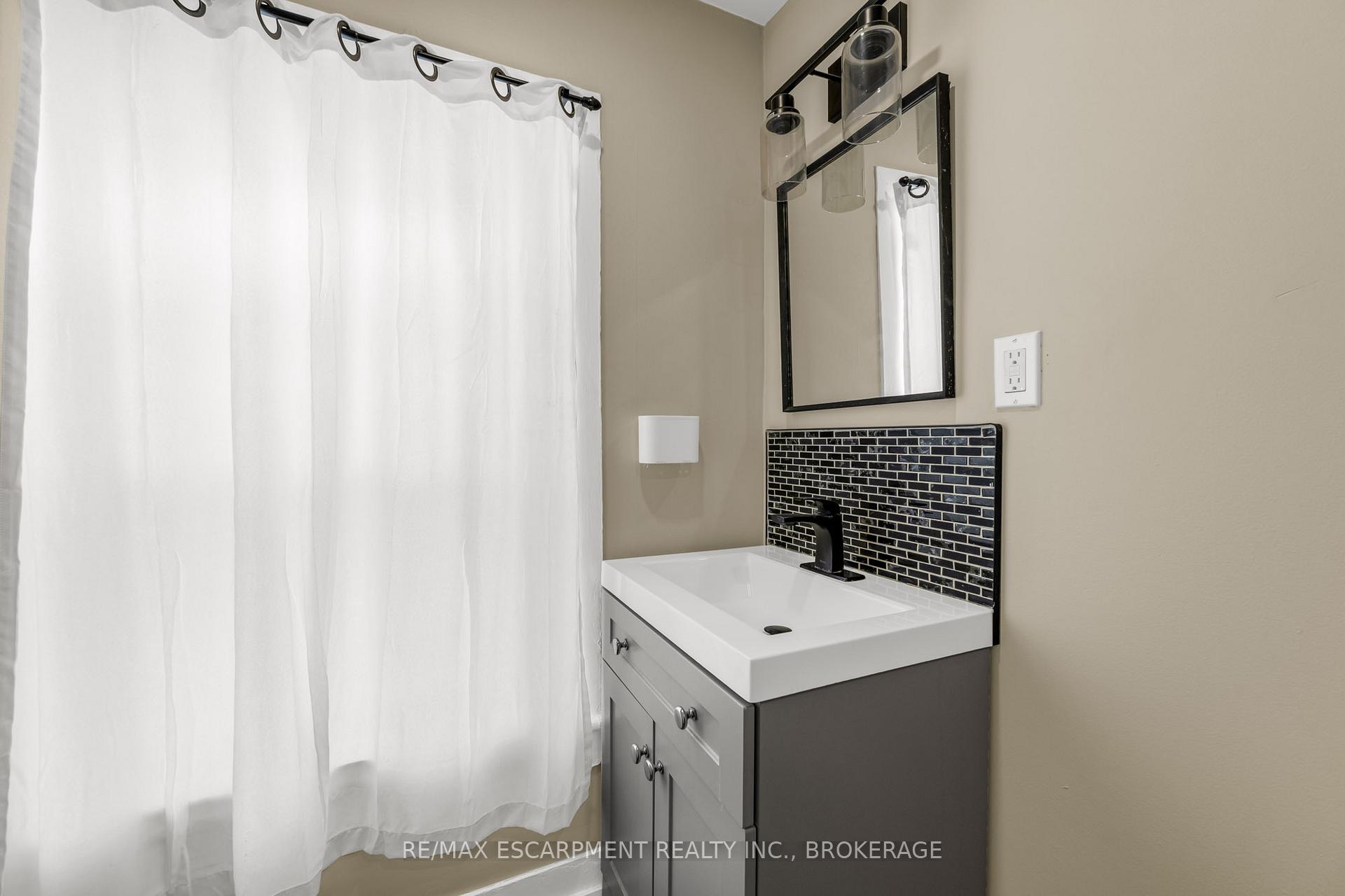 Photo 9 of Unit Upper, 26 Dacotah Street, St. Catharines, Downtown — HOMEH