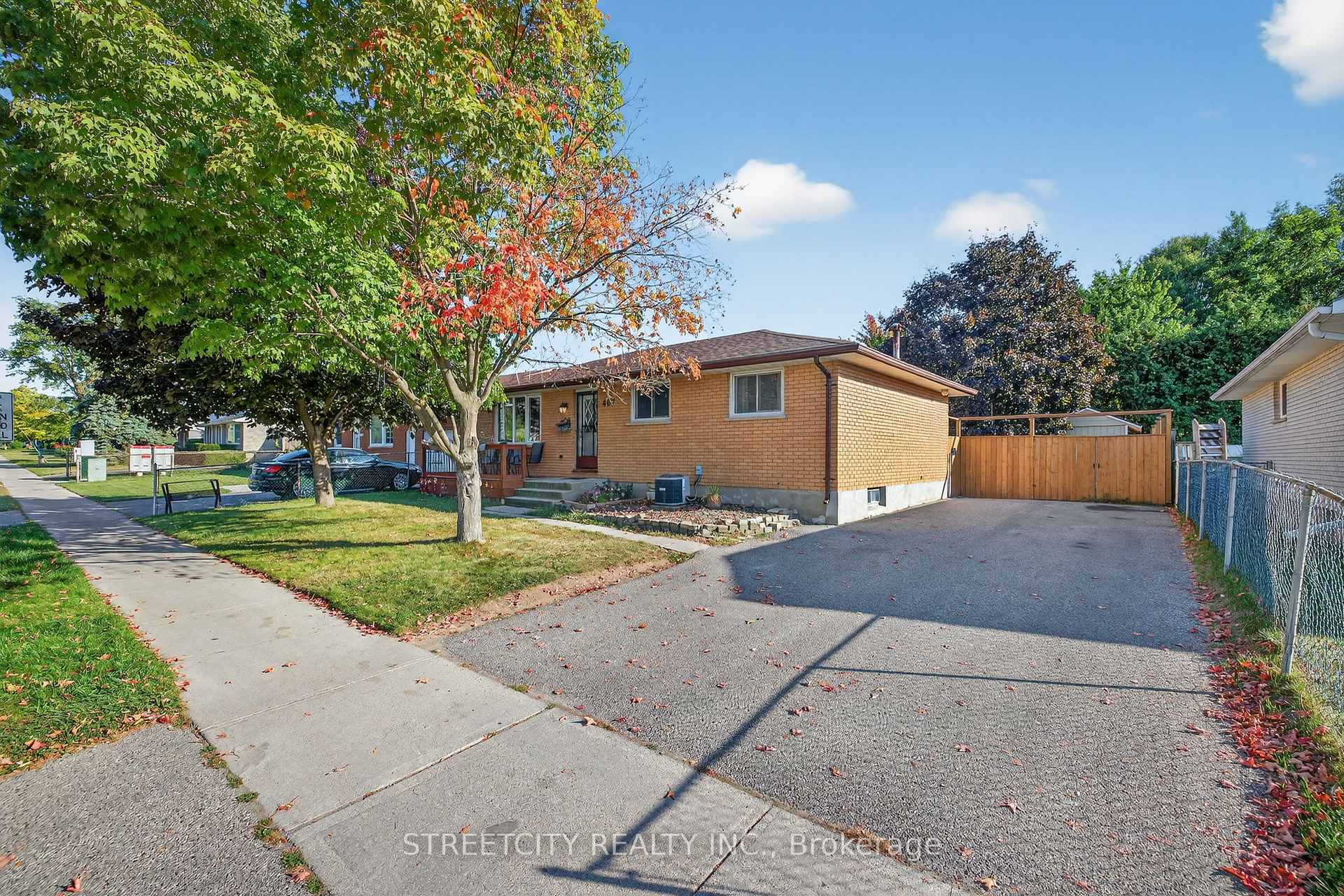 Photo 1 of 407 Elm Street, St. Thomas — HOMEH