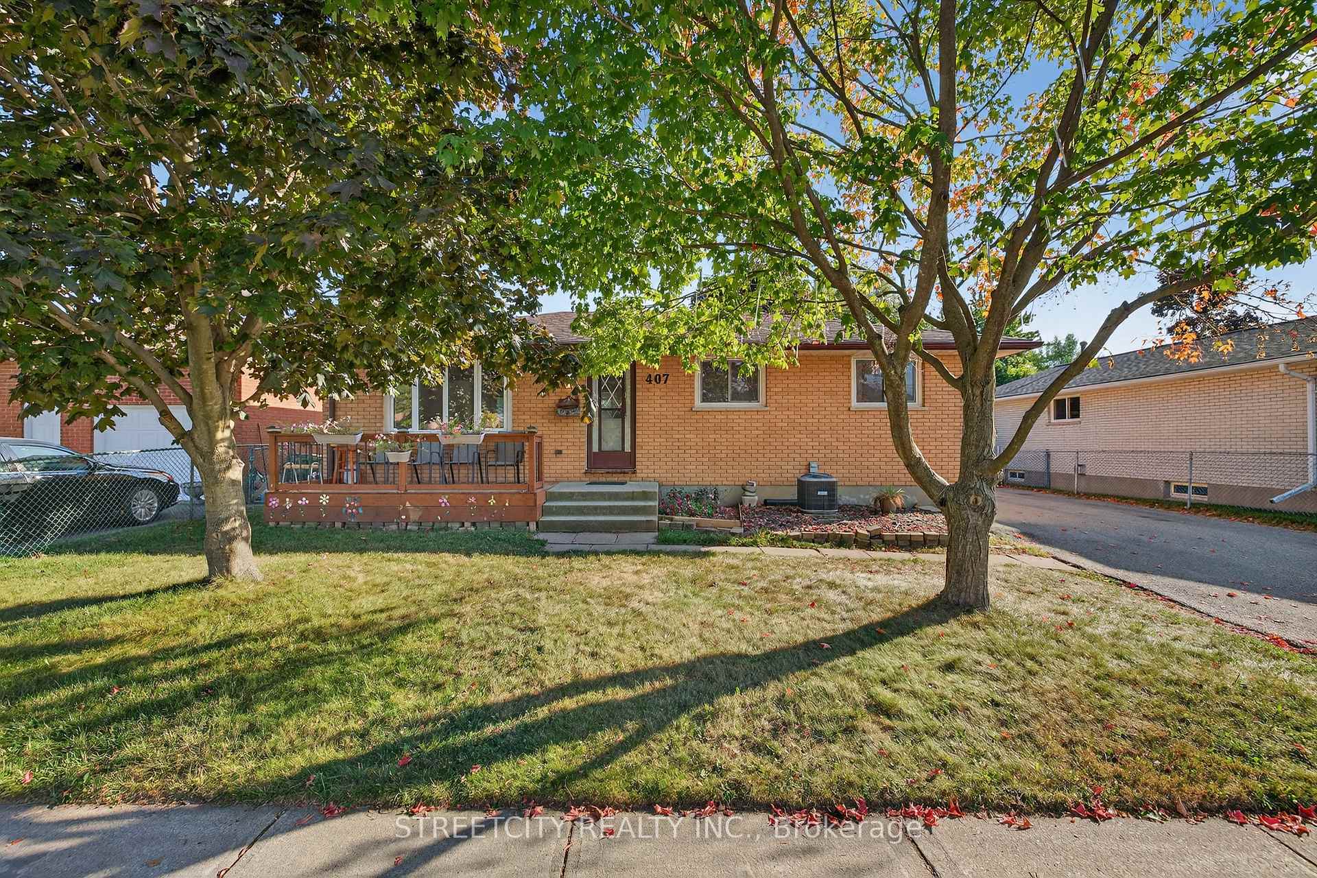 Photo 3 of 407 Elm Street, St. Thomas — HOMEH