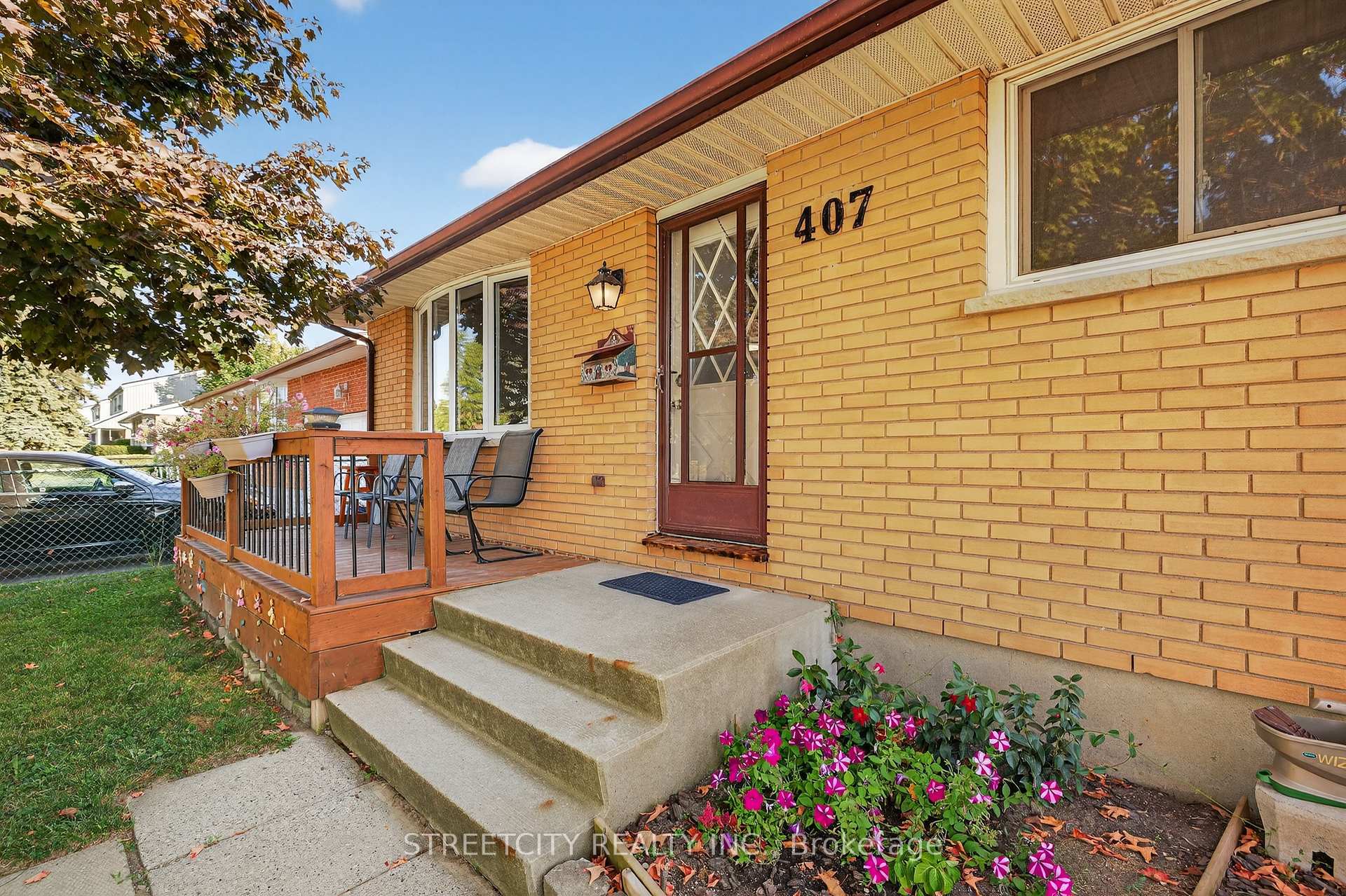 Photo 5 of 407 Elm Street, St. Thomas — HOMEH