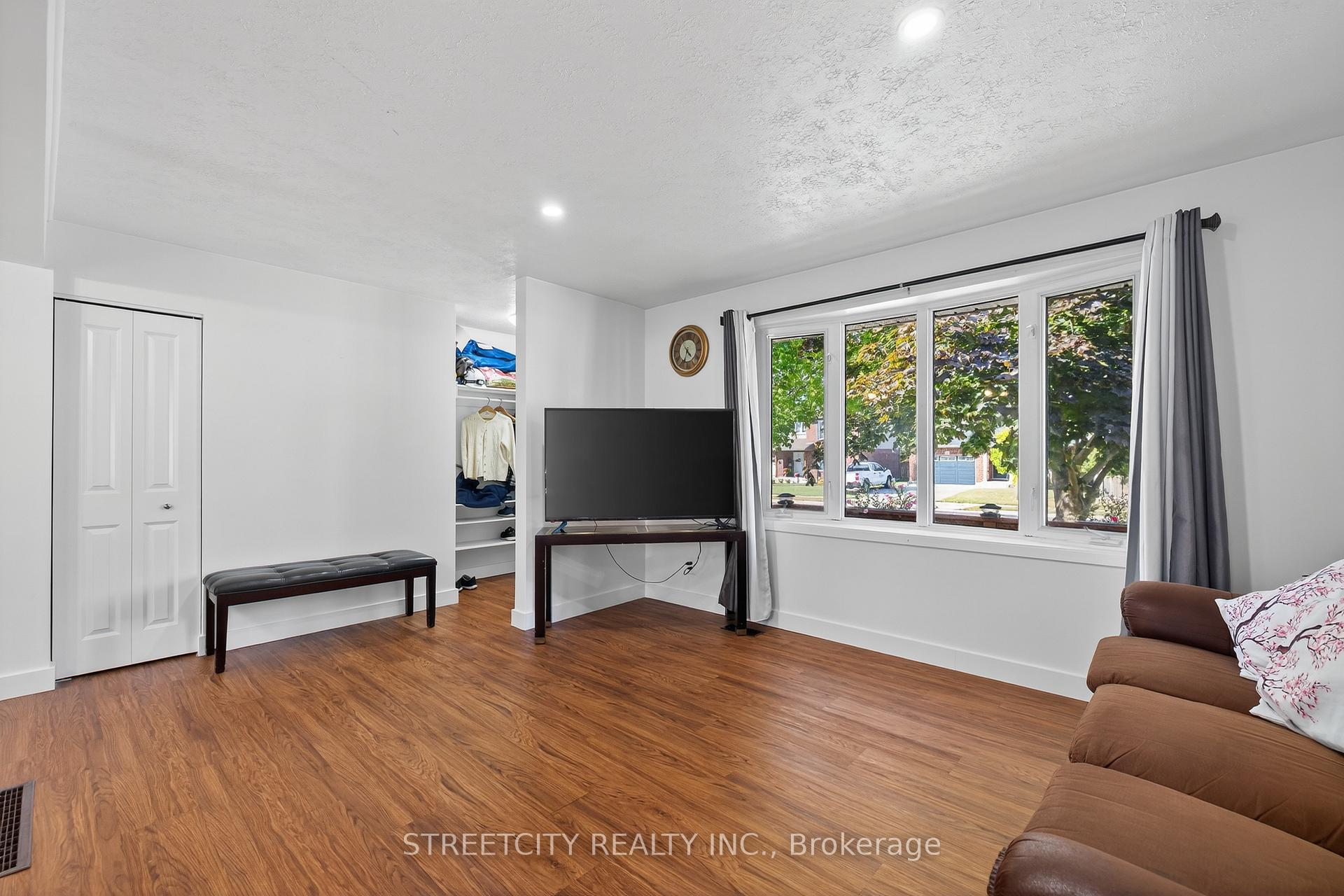 Photo 8 of 407 Elm Street, St. Thomas — HOMEH