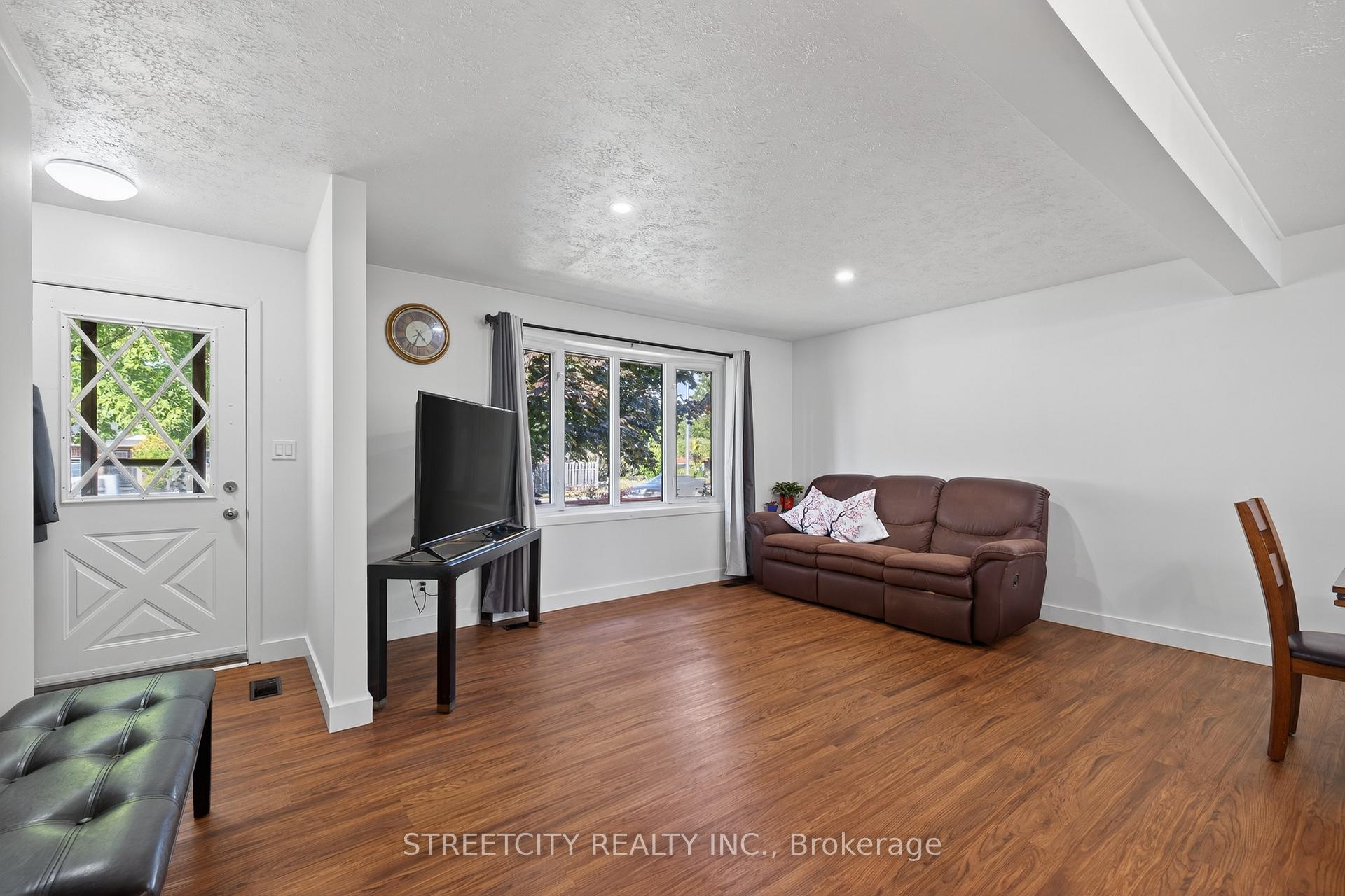 Photo 9 of 407 Elm Street, St. Thomas — HOMEH