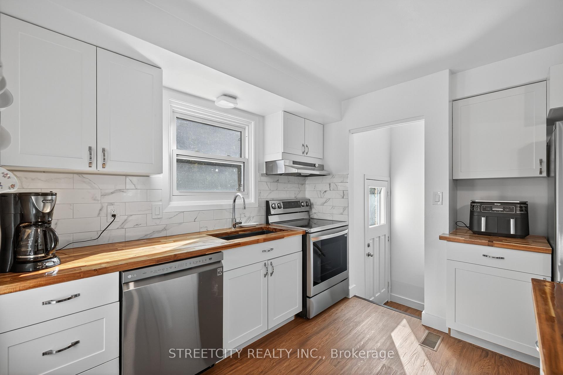 Photo 17 of 407 Elm Street, St. Thomas — HOMEH