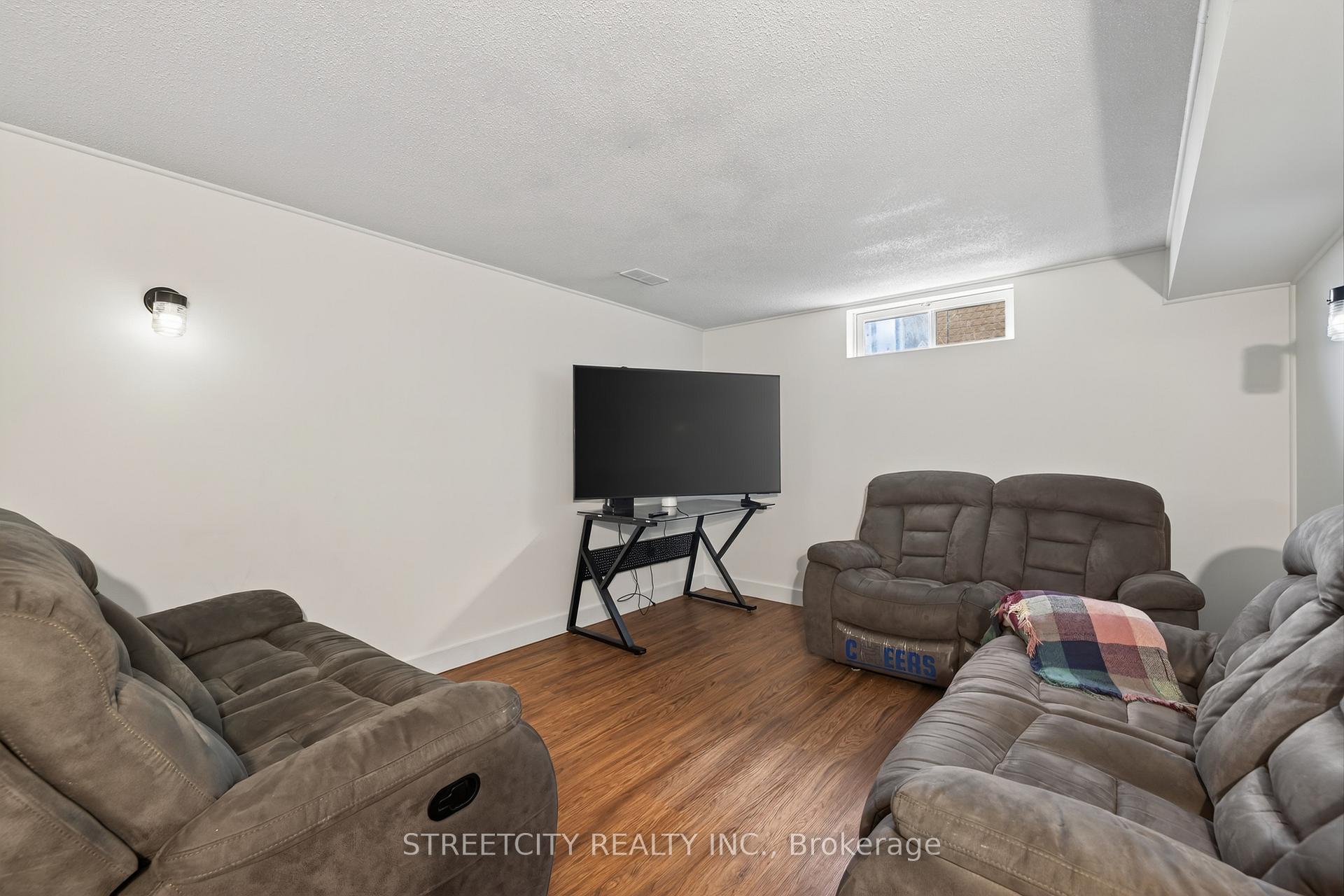 Photo 35 of 407 Elm Street, St. Thomas — HOMEH