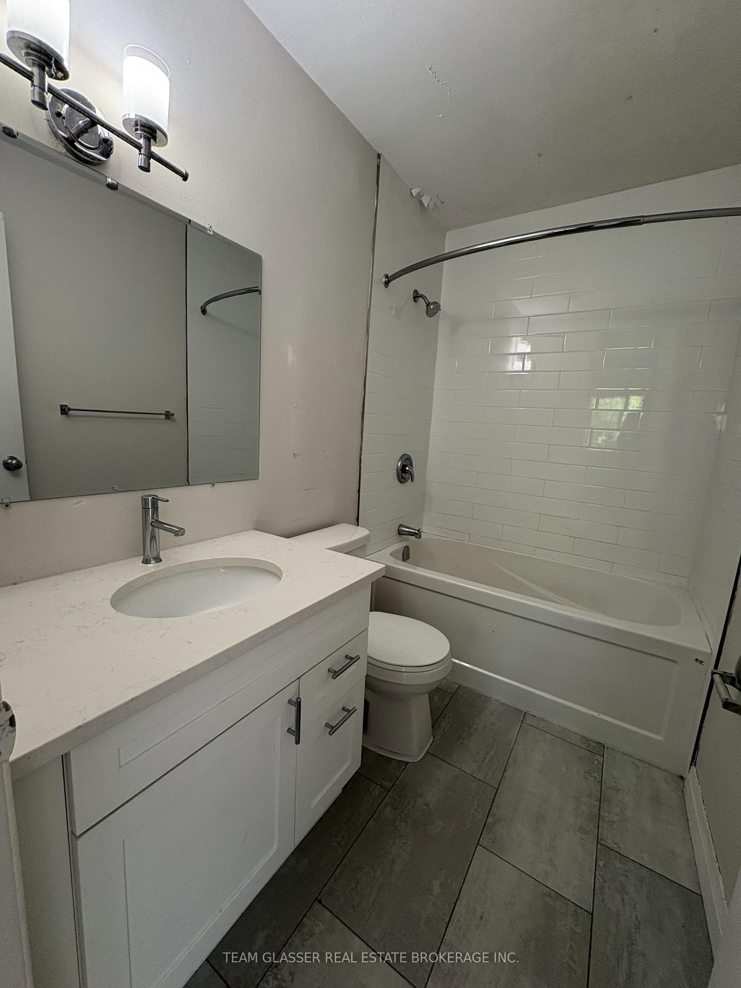Photo 14 of Unit 204, 52 Hiawatha Street, St. Thomas — HOMEH