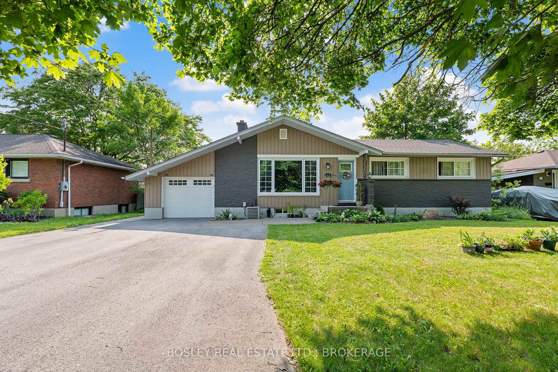 Front of 101 Rochelle Drive