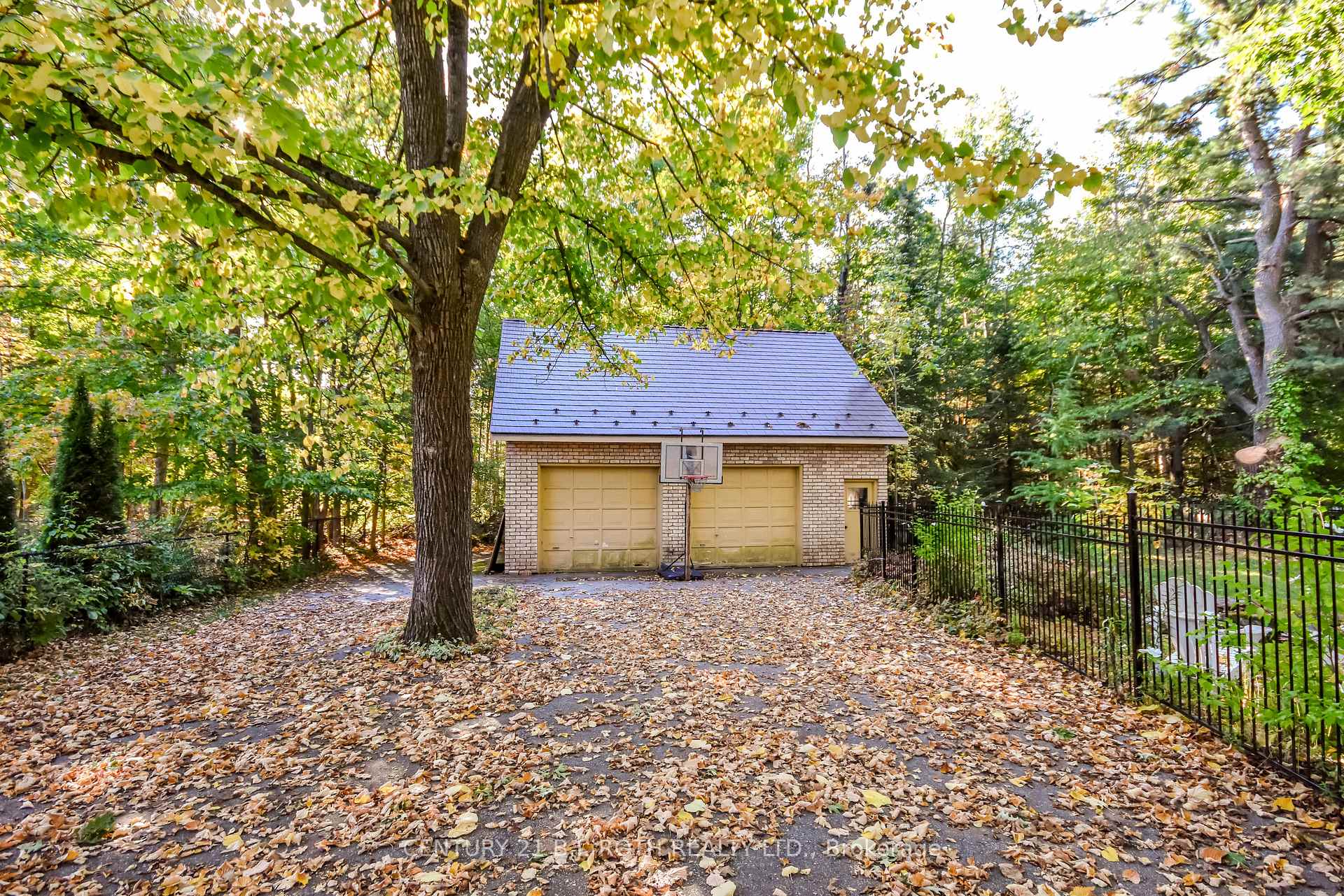 Photo 40 of 39 Jodies Lane, Springwater, Midhurst — HOMEH