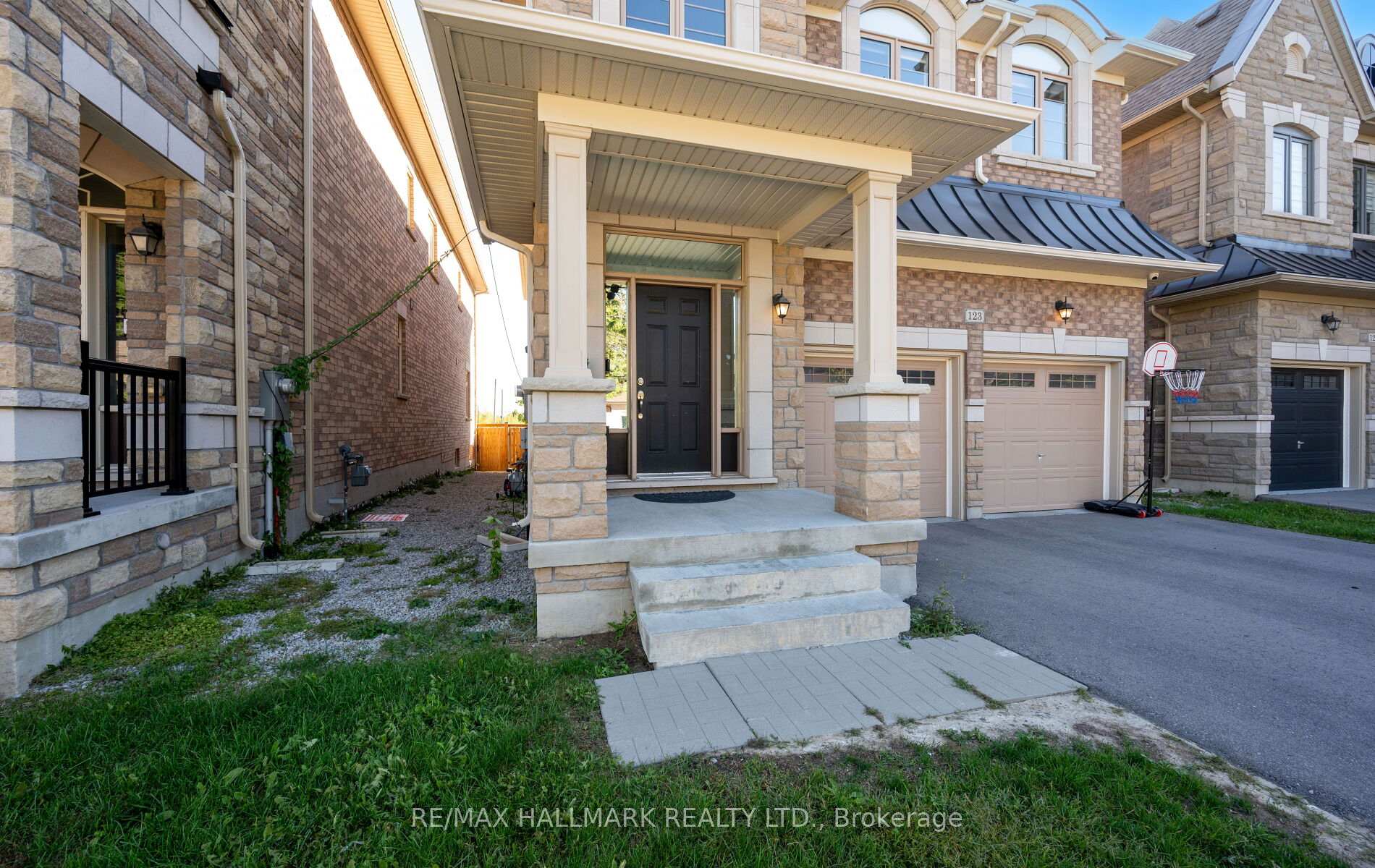 Photo 2 of 123 Bond Crescent, Richmond Hill, Oak Ridges — HOMEH
