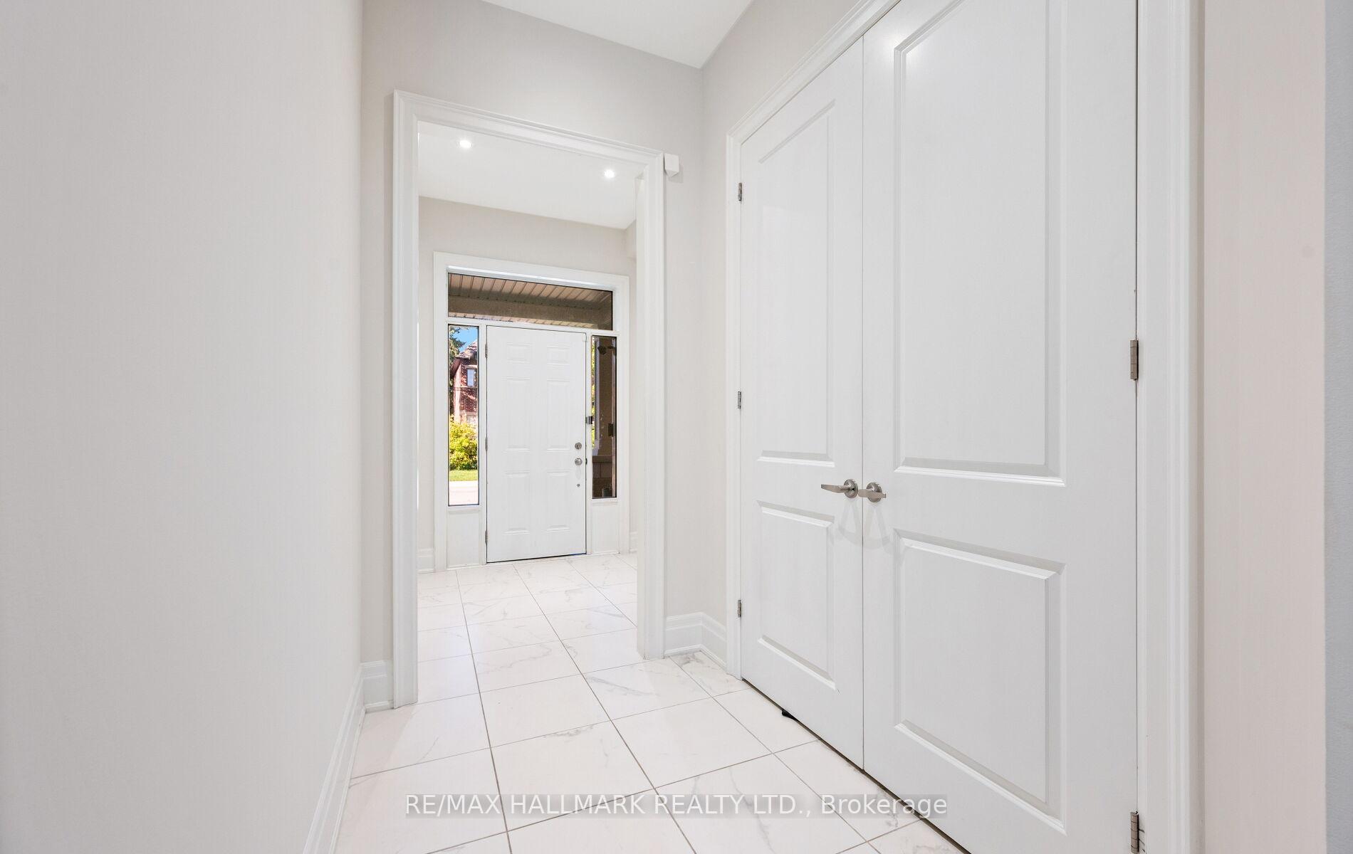 Photo 3 of 123 Bond Crescent, Richmond Hill, Oak Ridges — HOMEH