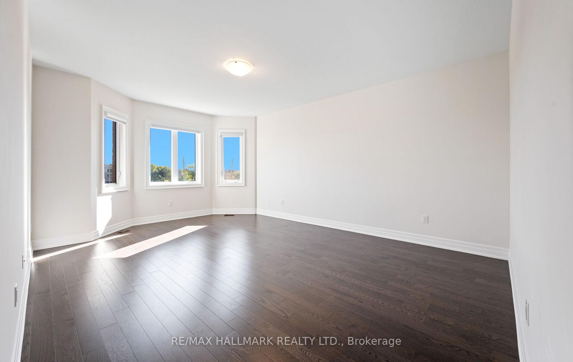 Photo 10 of 123 Bond Crescent, Richmond Hill, Oak Ridges — HOMEH