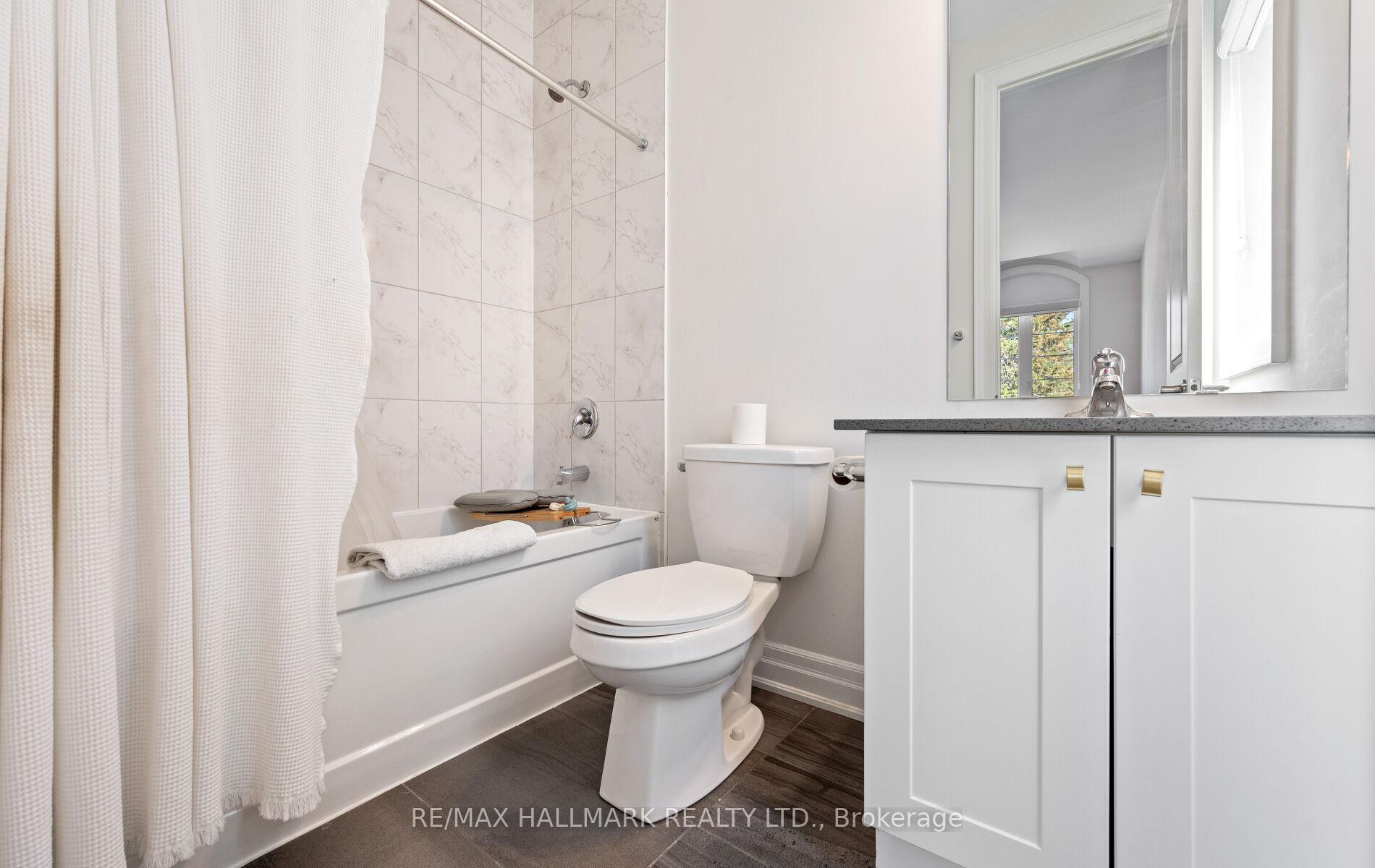 Photo 14 of 123 Bond Crescent, Richmond Hill, Oak Ridges — HOMEH