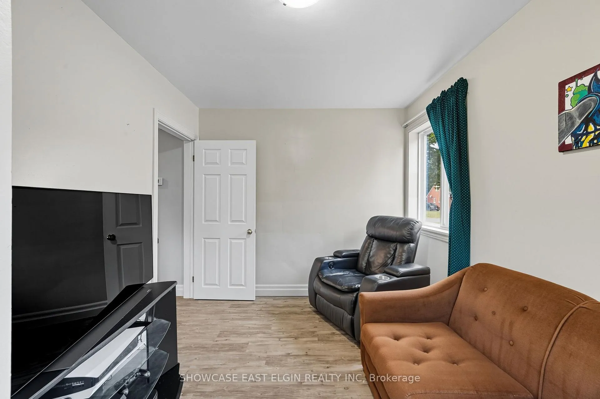 Photo 14 of 68 Dunkirk Drive, St. Thomas — HOMEH