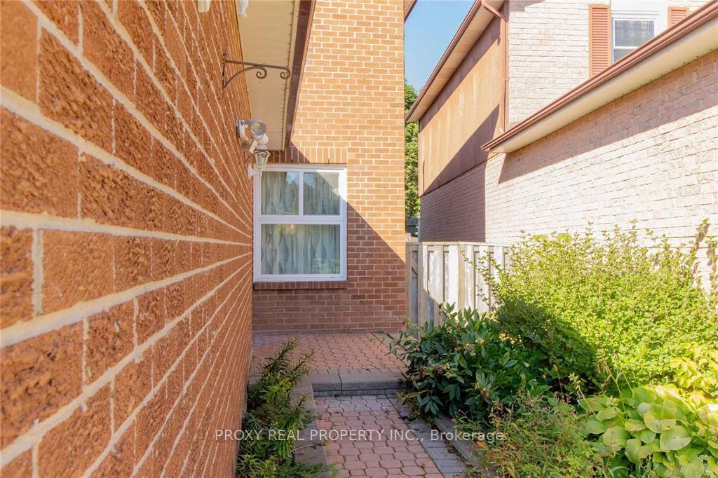 Photo 2 of 126 Kersey Crescent, Richmond Hill, North Richvale — HOMEH