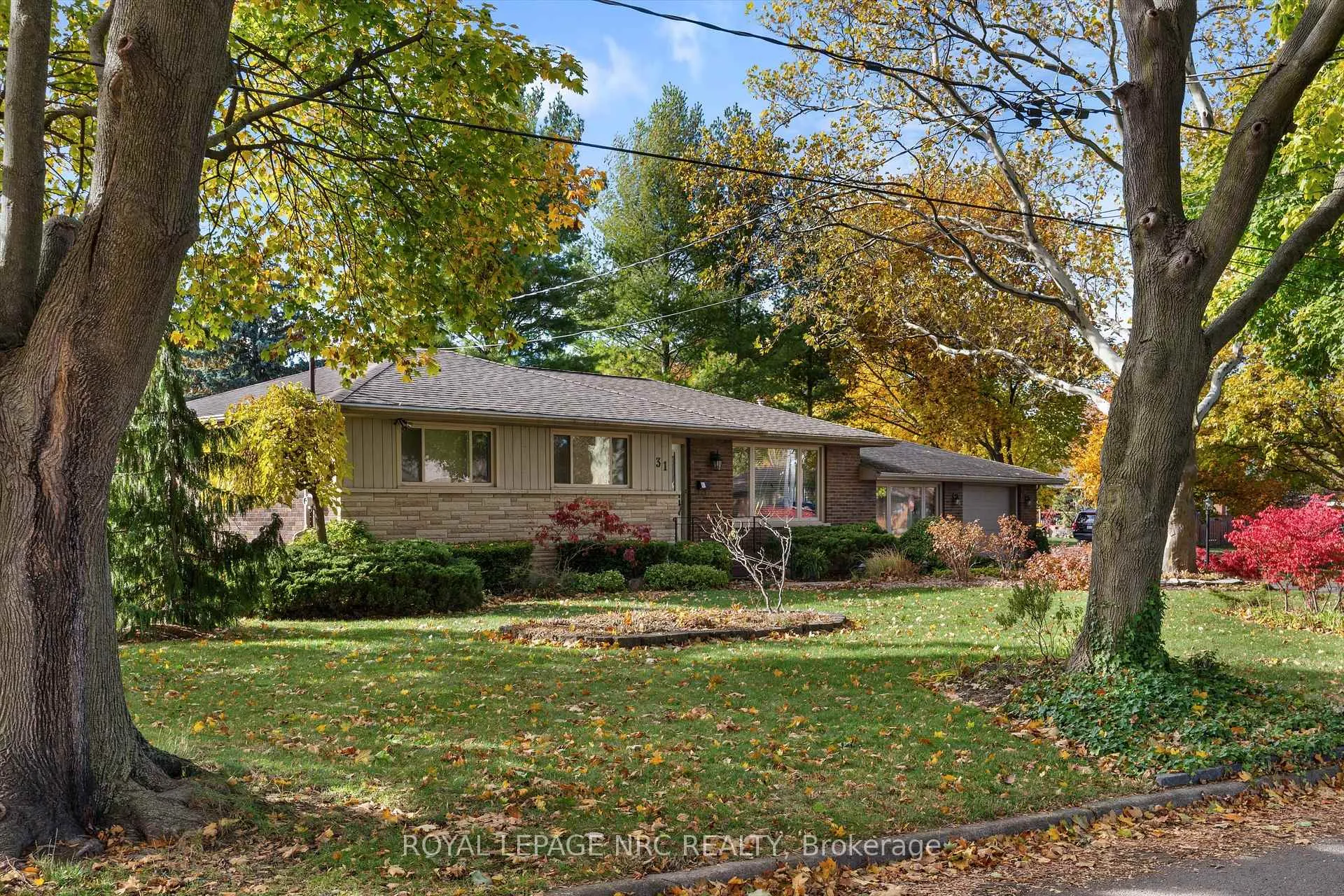 Photo 2 of 31 St Lawrence Drive, St. Catharines, Bunting/Linwell — HOMEH