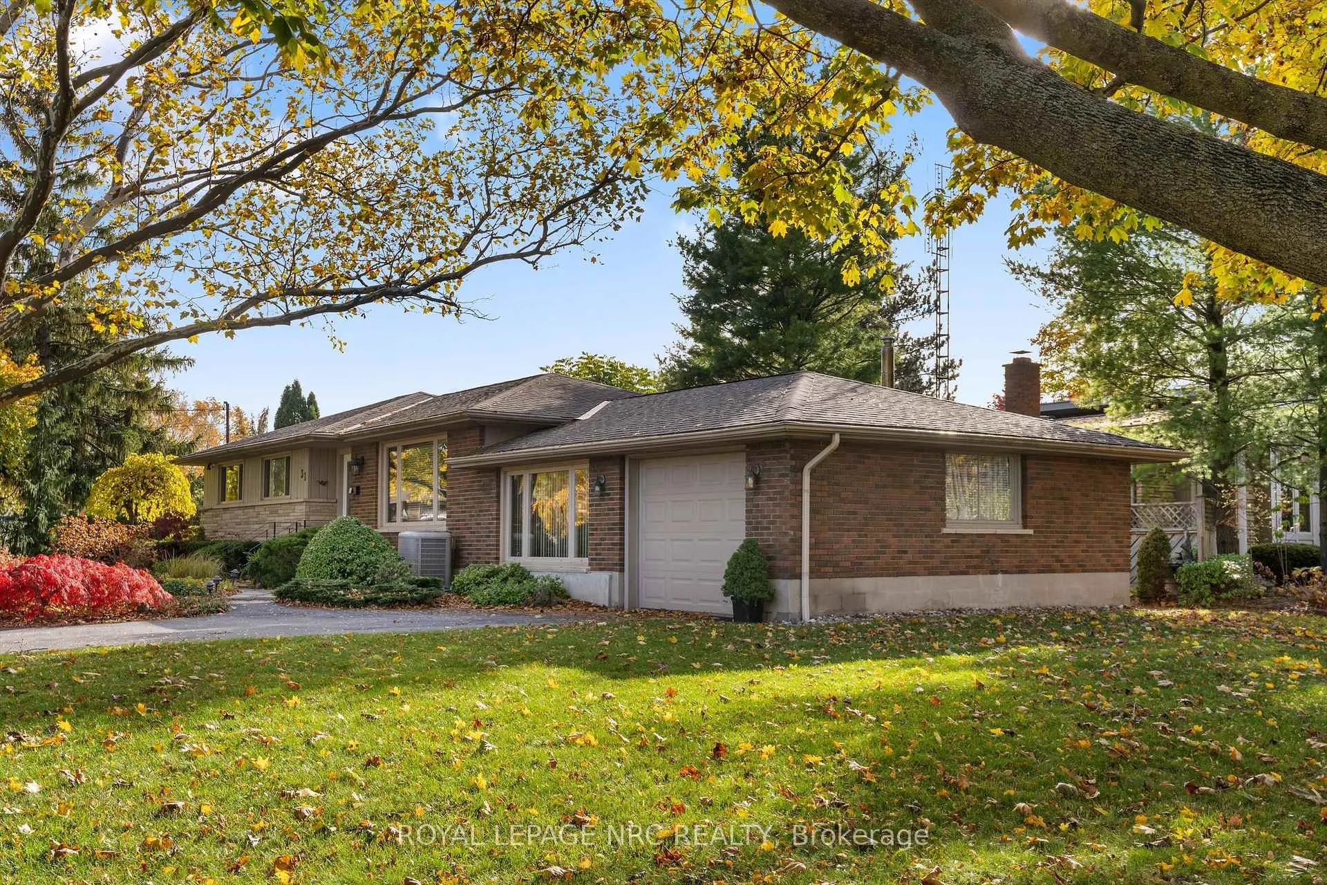 Photo 4 of 31 St Lawrence Drive, St. Catharines, Bunting/Linwell — HOMEH